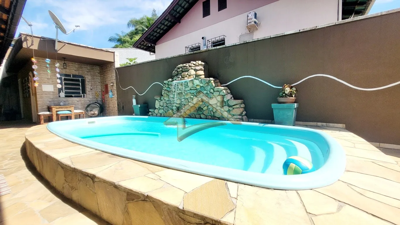 Casa com três dormitórios e piscina no bairro Itoupava Central em Blumenau! — foto 6