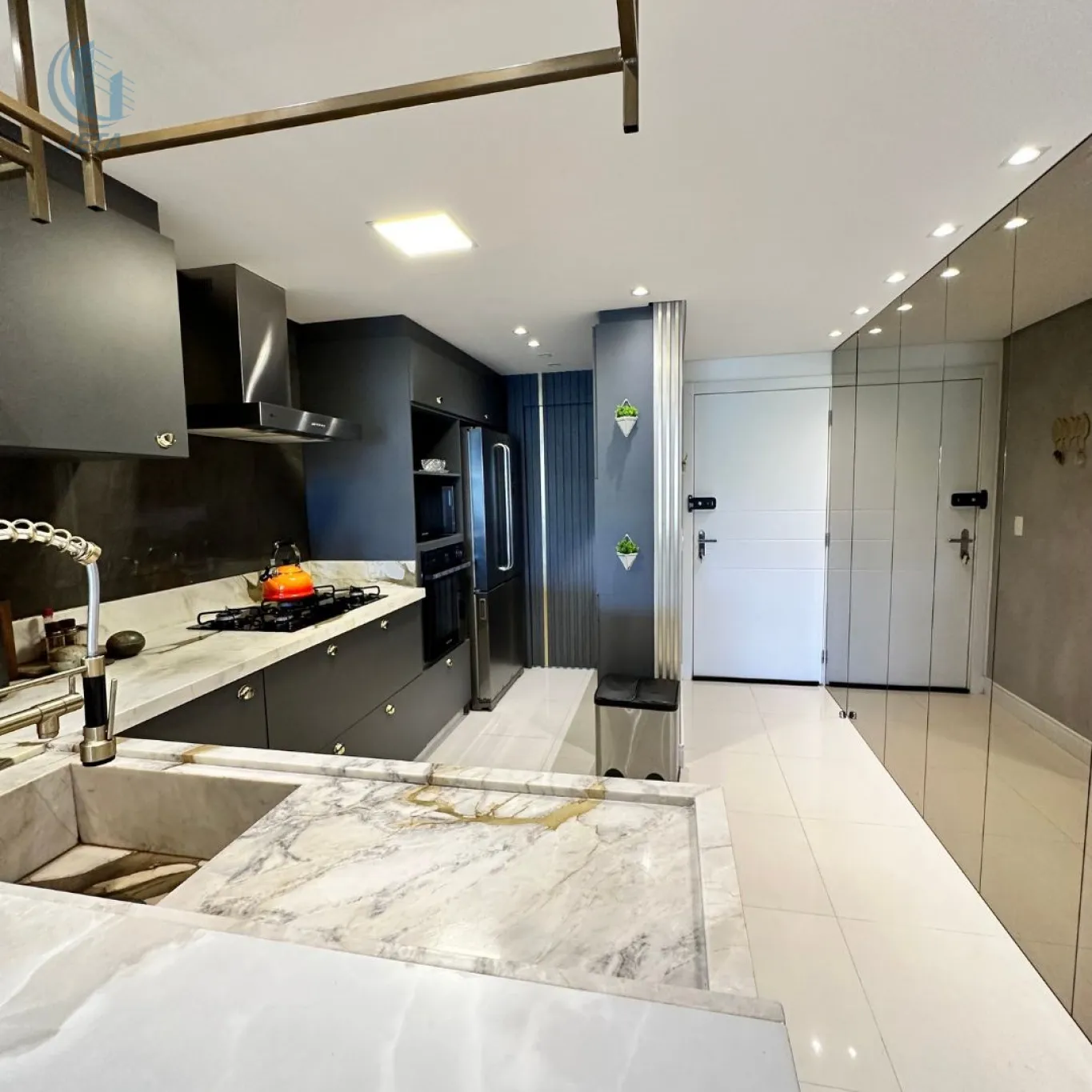 IMÓVEL TOTALMENTE MOBILIADO NO LITORAL - VISTA MAR — foto 3