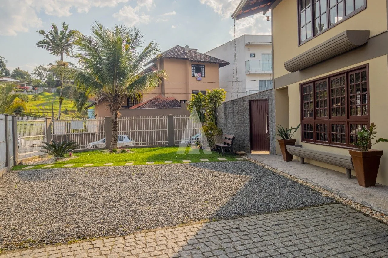 Sobrado com 2 suíte(s) mais 2 quarto(s) à venda no bairro Boehmerwald em Joinville, por R$ 990.000.00. — foto 3
