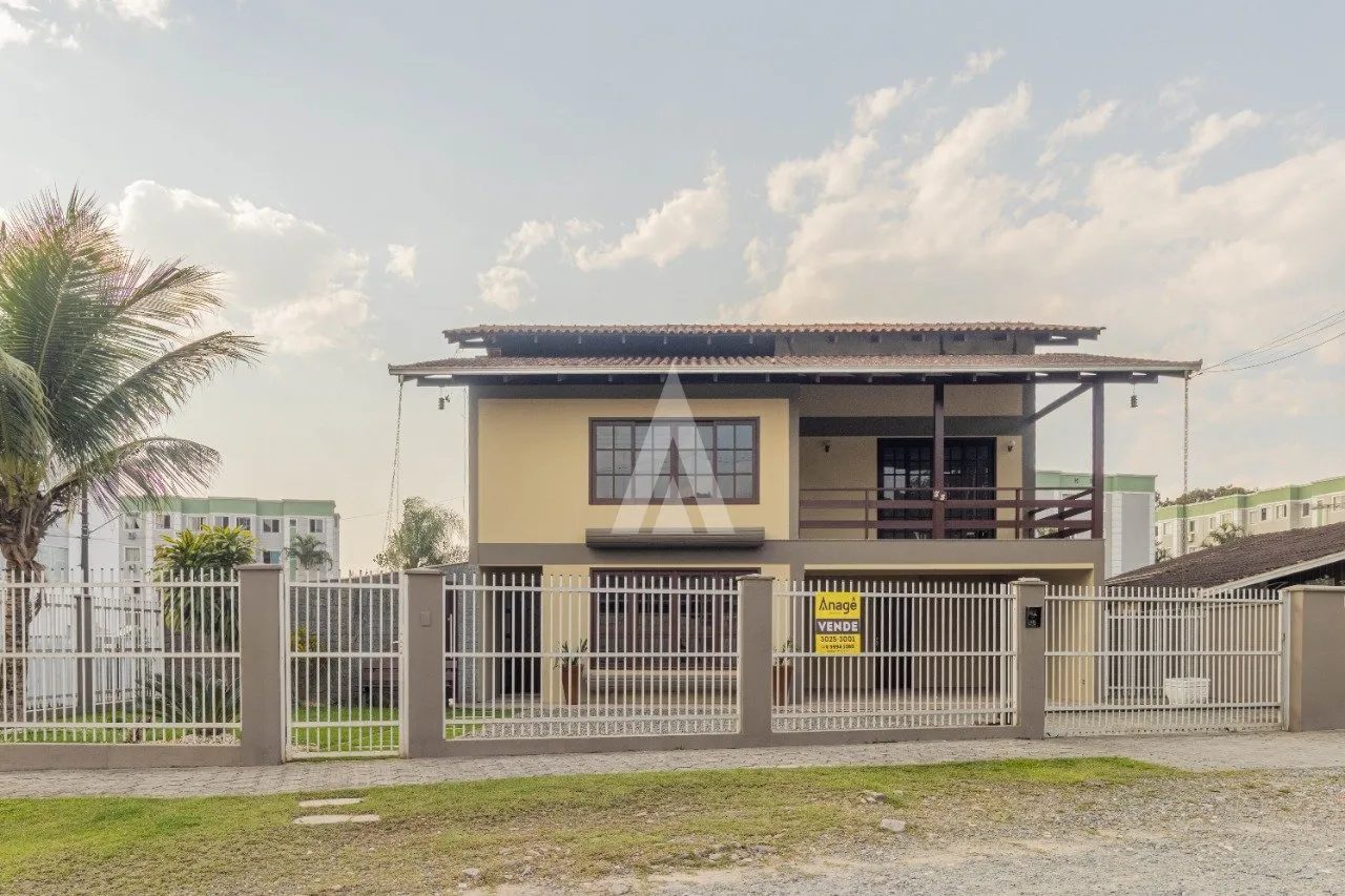 Sobrado com 2 suíte(s) mais 2 quarto(s) à venda no bairro Boehmerwald em Joinville, por R$ 990.000.00. — foto 2