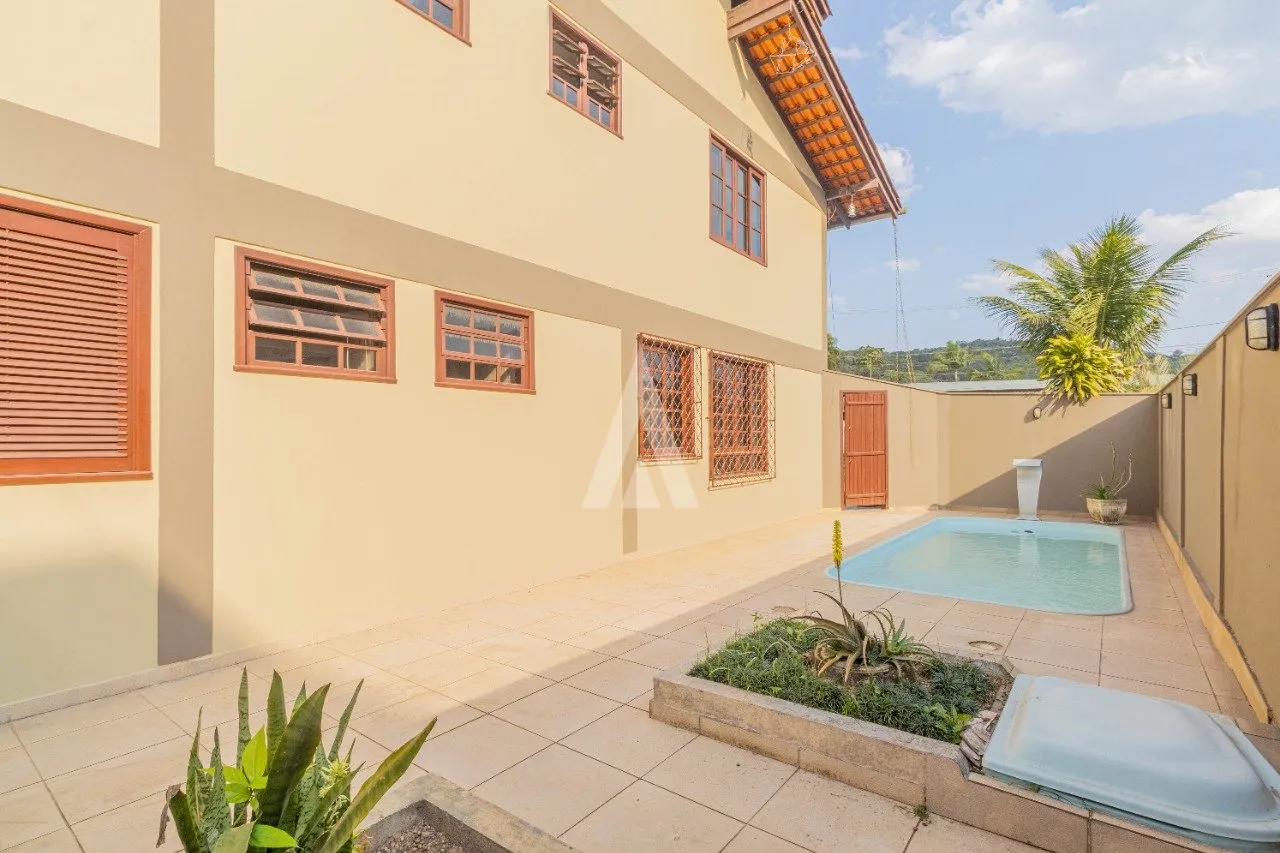 Sobrado com 2 suíte(s) mais 2 quarto(s) à venda no bairro Boehmerwald em Joinville, por R$ 990.000.00. — foto 4