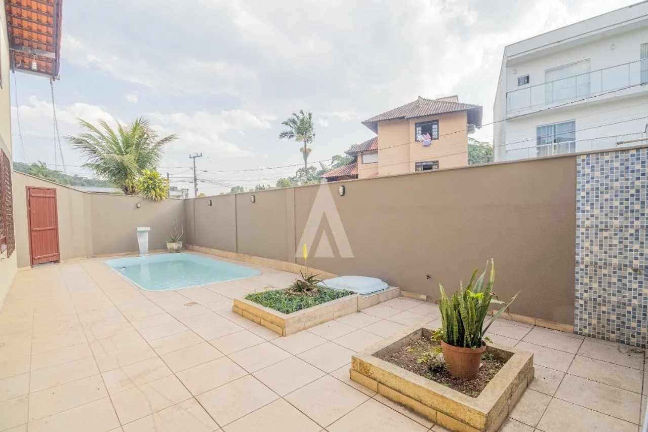 Sobrado com 2 suíte(s) mais 2 quarto(s) à venda no bairro Boehmerwald em Joinville, por R$ 990.000.00. — foto 5