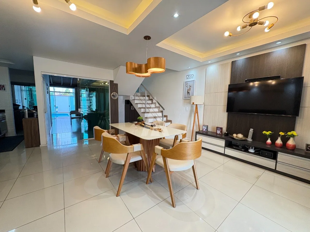 Sobrado Geminado com 1 suíte(s) mais 2 quarto(s) à venda no bairro Saguaçu em Joinville, por R$ 899.990.00. — foto 7
