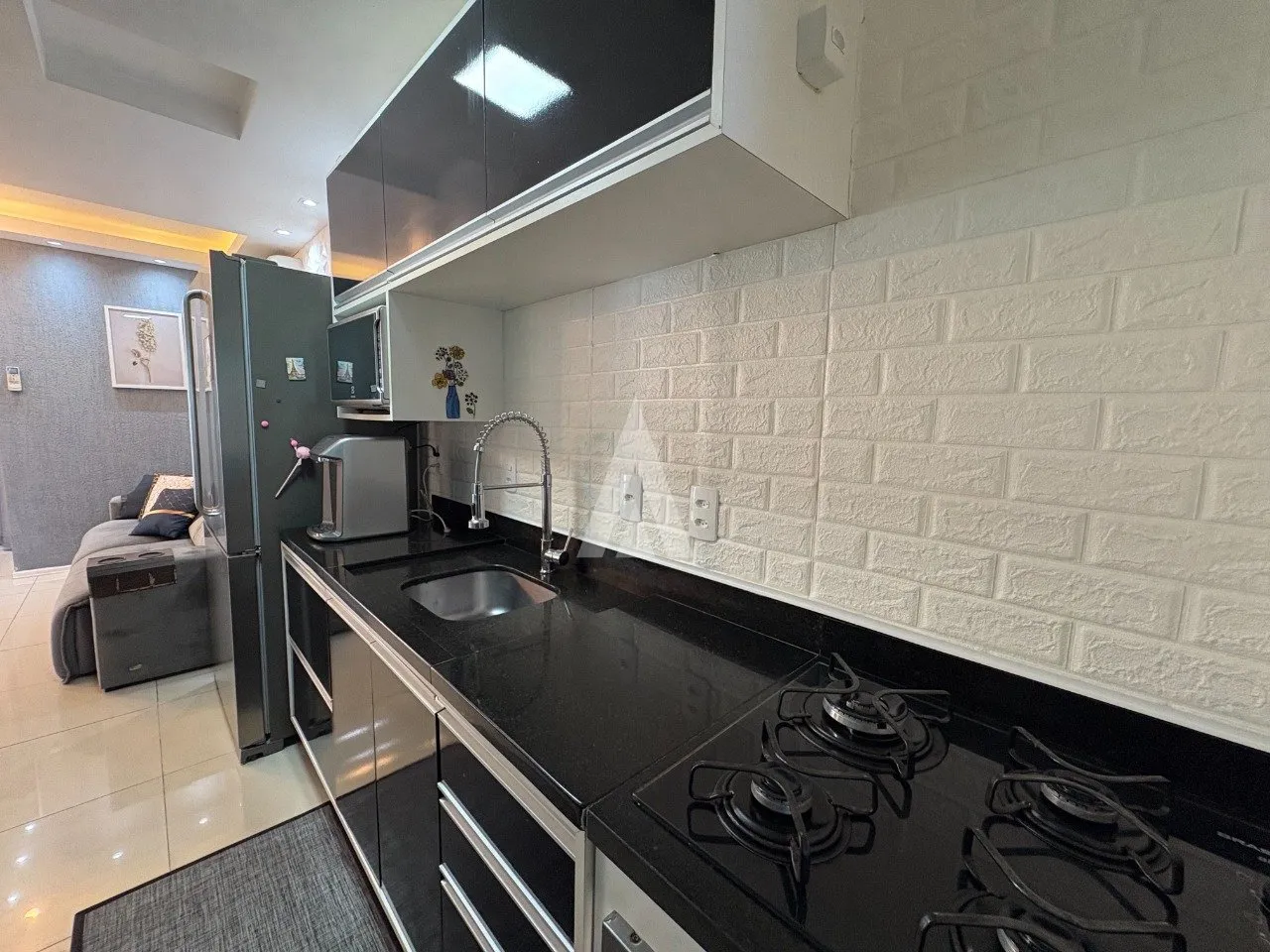 Sobrado Geminado com 1 suíte(s) mais 2 quarto(s) à venda no bairro Saguaçu em Joinville, por R$ 899.990.00. — foto 2