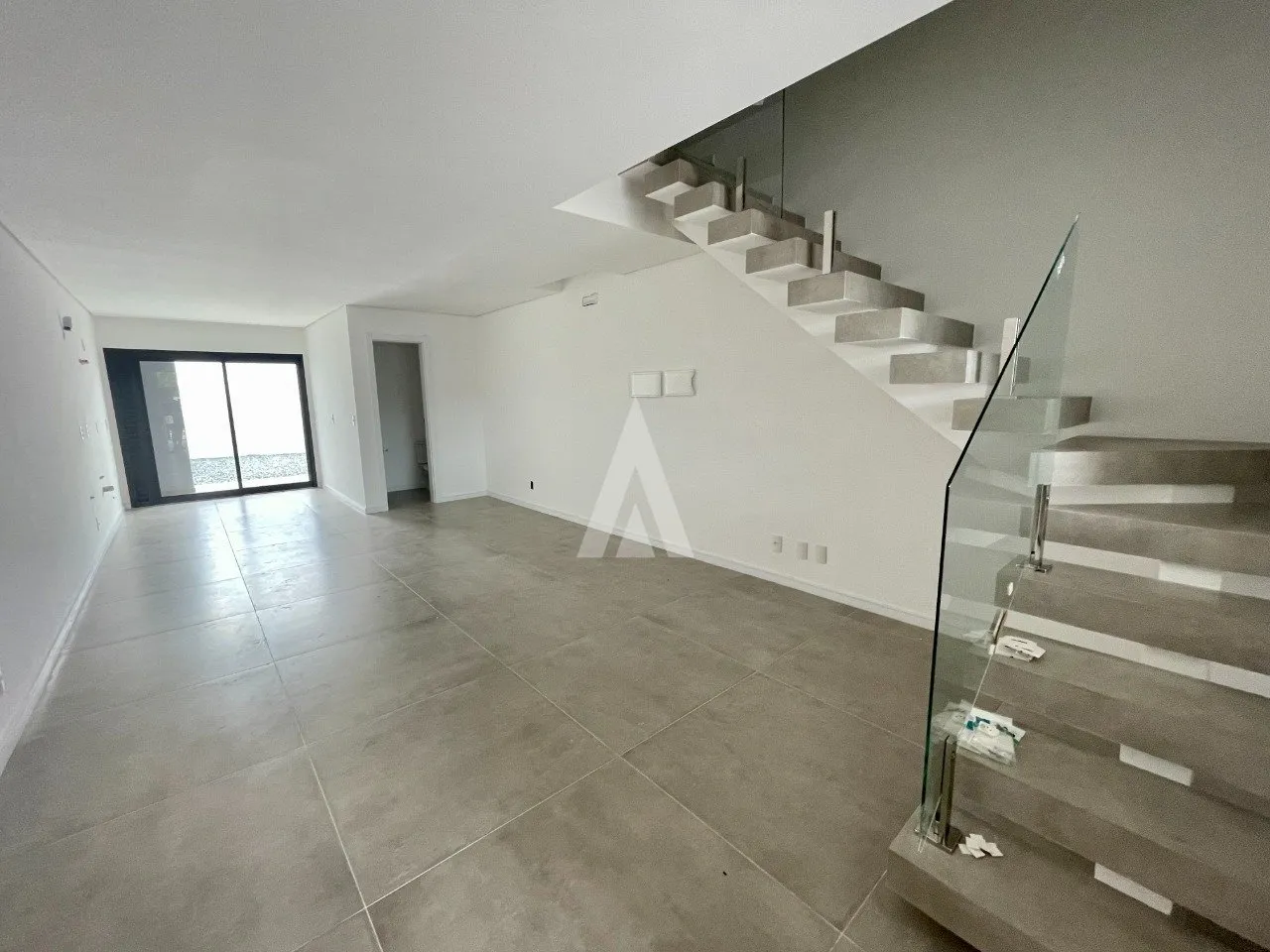 Sobrado Geminado com 1 suíte(s) mais 2 quarto(s) à venda no bairro Boa Vista em Joinville, por R$ 630.000.00. — foto 5