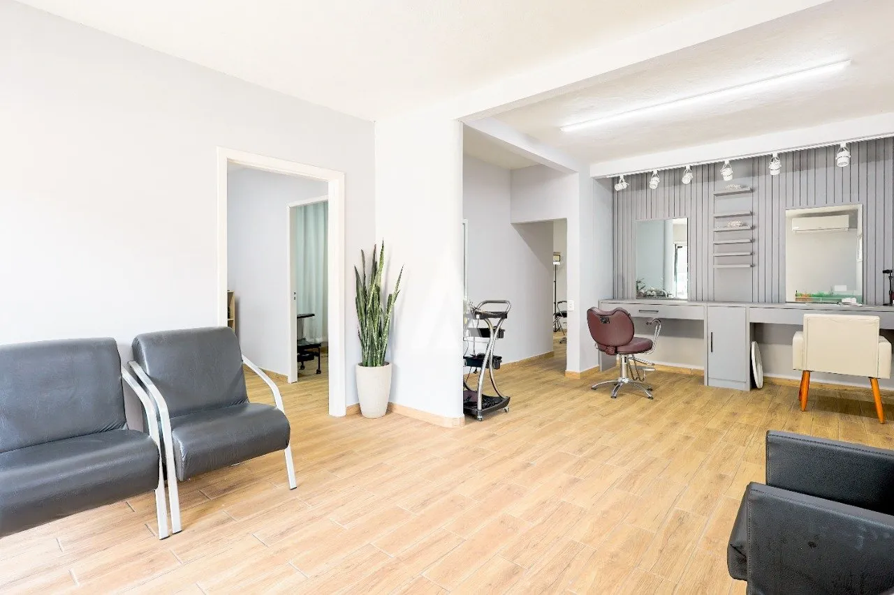 Casa Comercial com 8 quarto(s) à venda no bairro Bom Retiro em Joinville, de R$960.000,00 por R$ 880.000,00. - foto 1