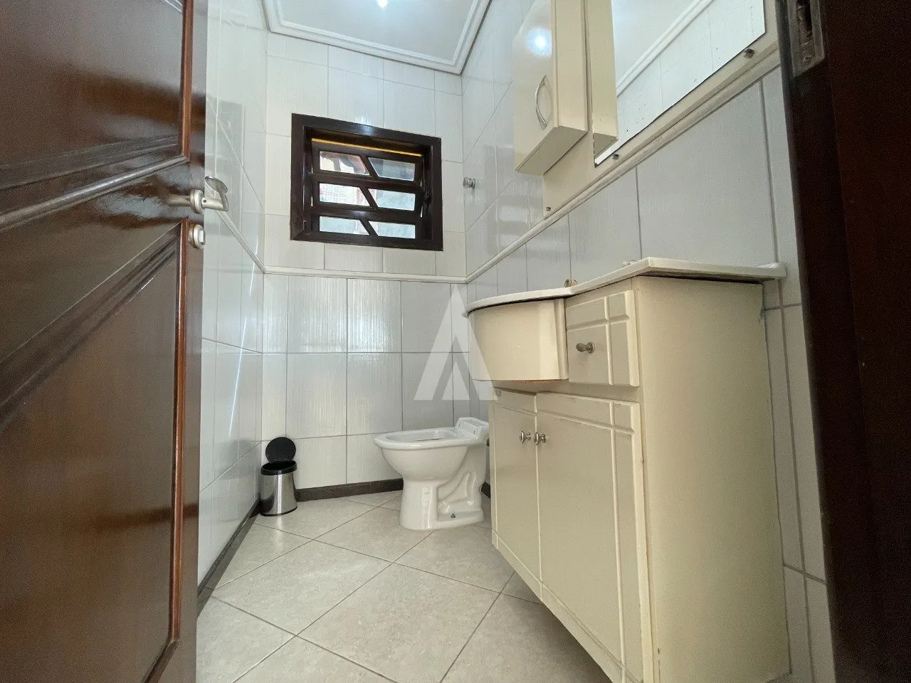 Sobrado com 1 suíte(s) mais 3 quarto(s) à venda no bairro Iririú em Joinville, por R$ 950.000.00. — foto 7