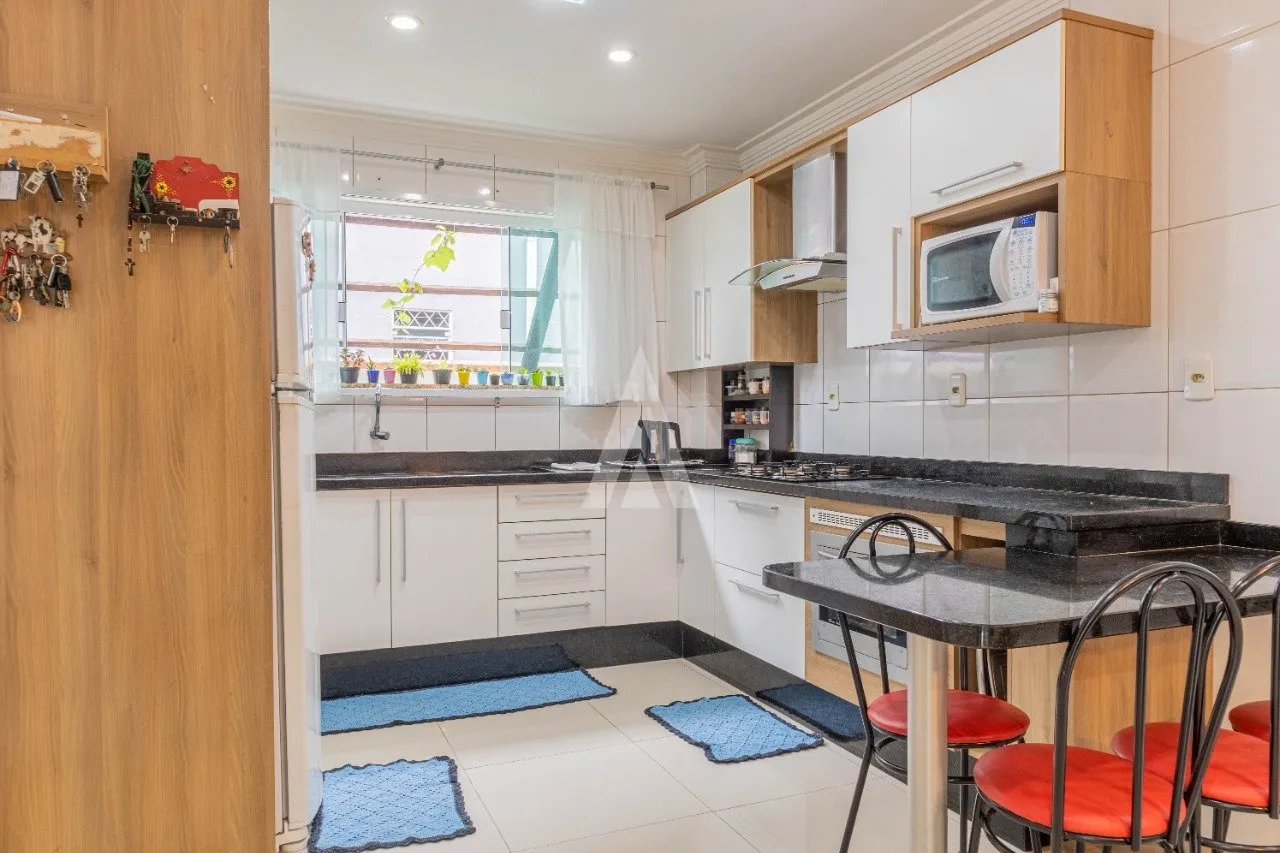 Sobrado com 1 suíte(s) mais 2 quarto(s) à venda no bairro Jardim Iririú em Joinville, por R$ 1.400.000.00. — foto 4