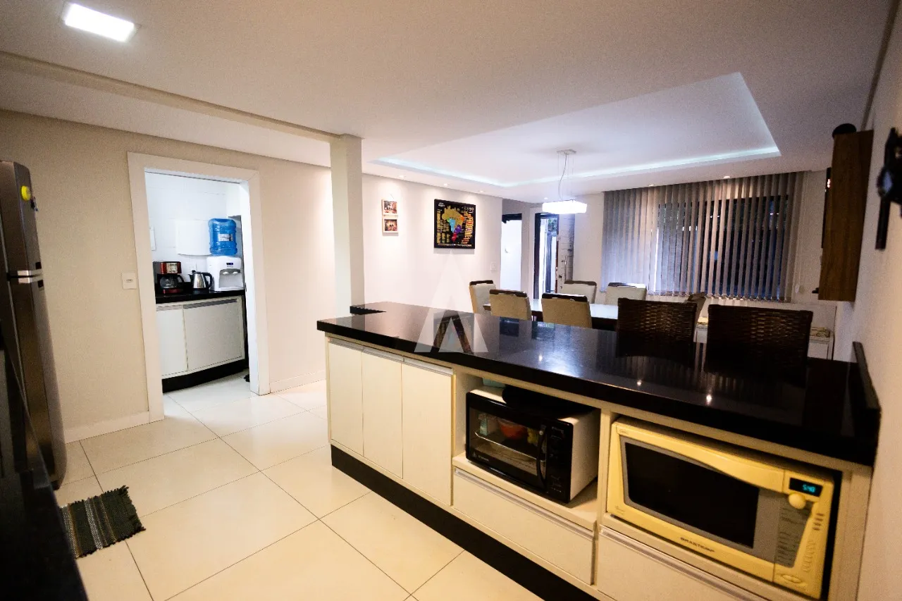 Sobrado com 3 quartos à venda no bairro Floresta em Joinville-SC por R$929.000,00. — foto 3