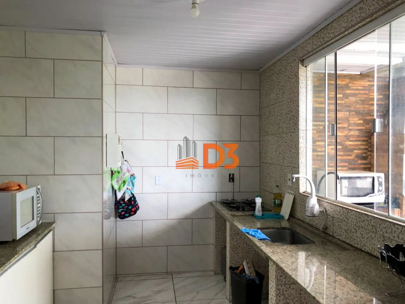 Ampla casa com três dormitórios na Fortaleza. — foto 4