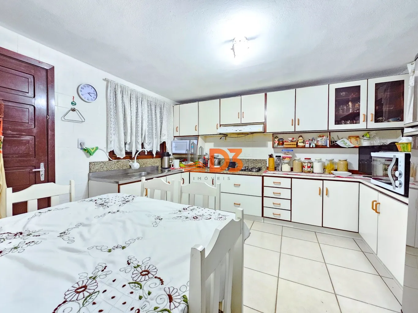 Ampla casa com galpão nos fundos no bairro Salto do Norte — foto 3