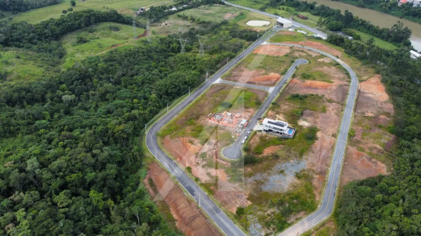 LOTE SITUADO EM UM BELISSIMO CONDOMINIO FECHADO - BAIRRO PONTA AGUDA - foto 1
