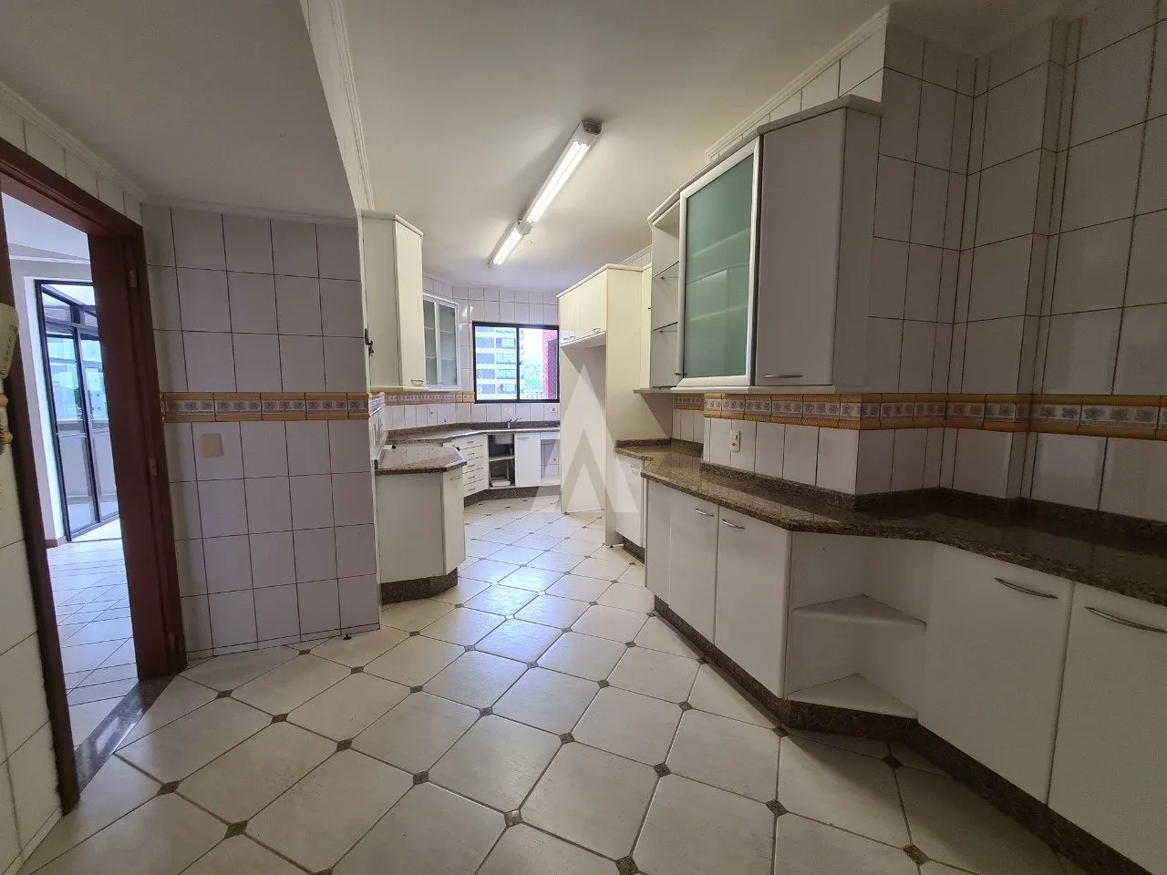 Cobertura com 3 suíte(s) mais 1 quarto(s) à venda no bairro CENTRO em JOINVILLE, por R$1.990.000,00. — foto 3