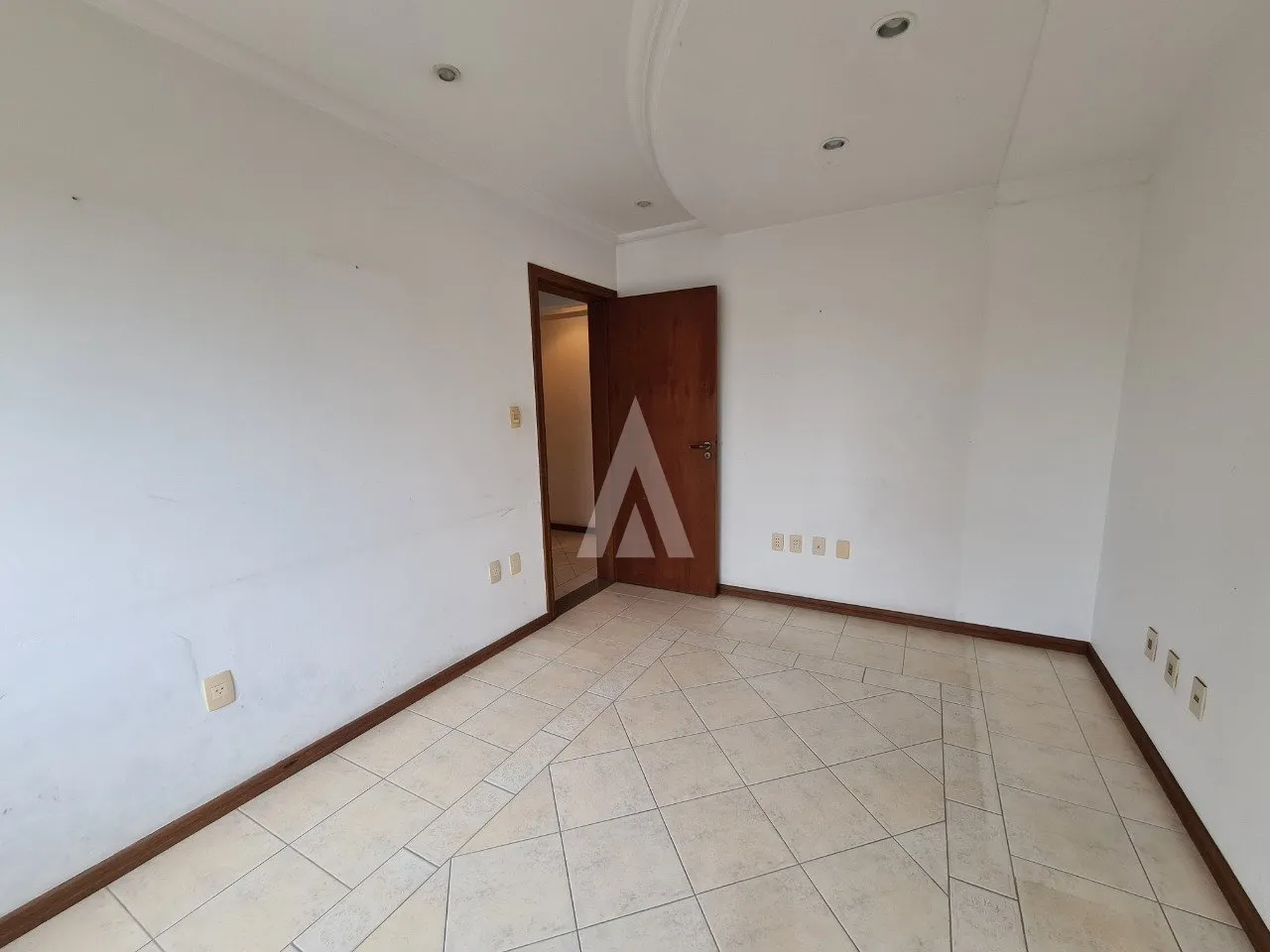 Cobertura com 3 suíte(s) mais 1 quarto(s) à venda no bairro CENTRO em JOINVILLE, por R$1.990.000,00. — foto 7