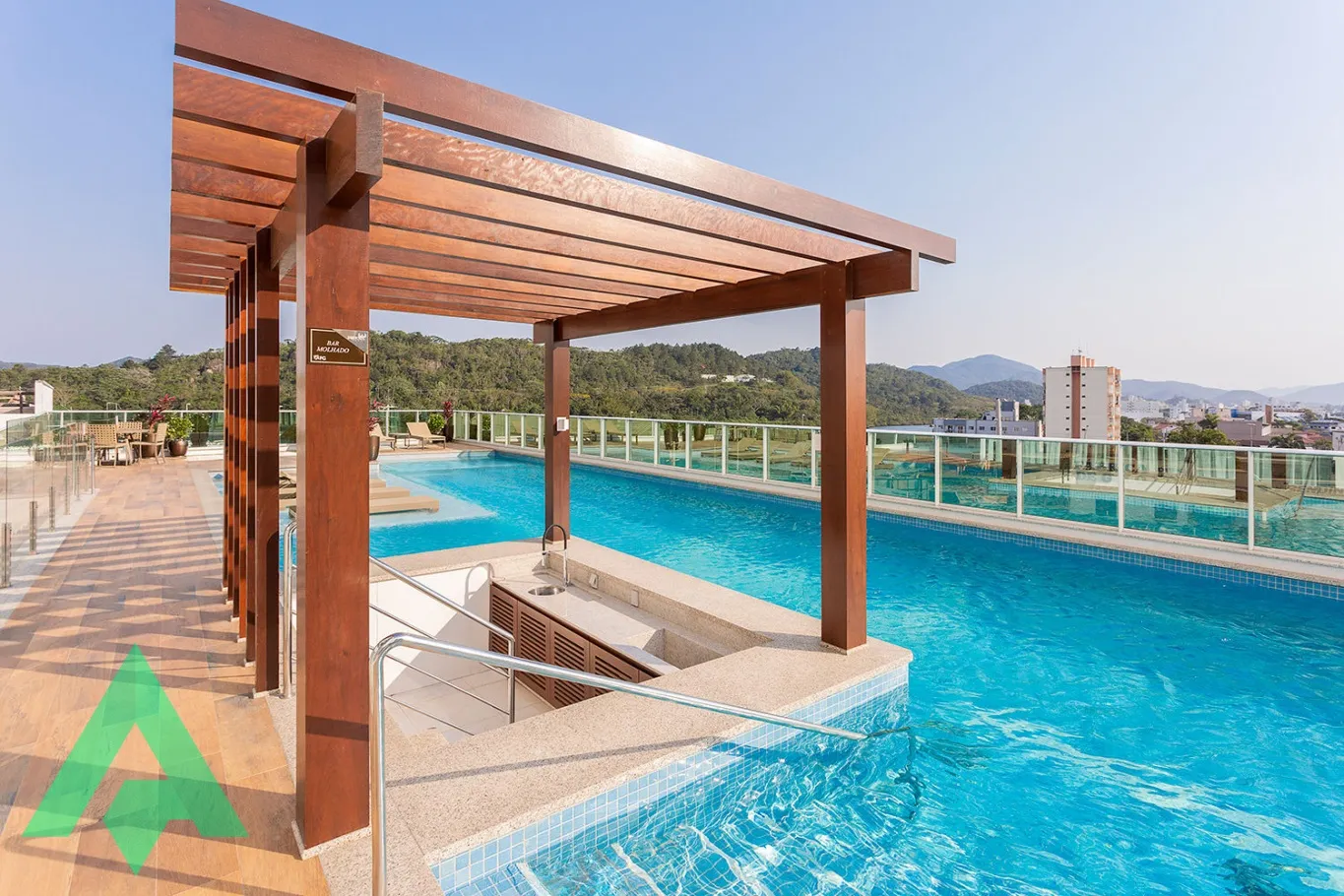 Lindo Apartamento à venda com vista mar, à 400m da praia, no Centro de Balneário Camboriú! - foto 1