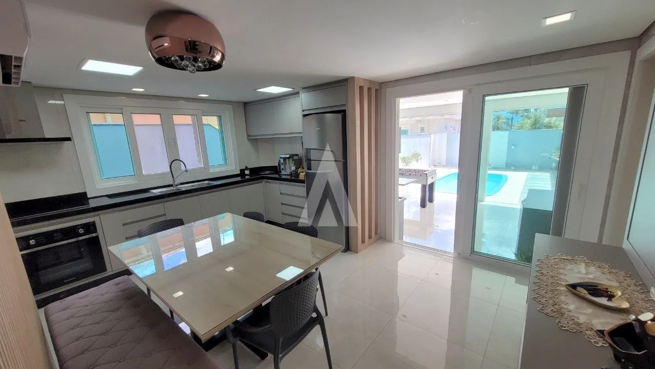 Sobrado com 3 suíte(s) mais 1 quarto(s) à venda no bairro Saguaçu em Joinville, por R$ 1.490.000,00. — foto 2