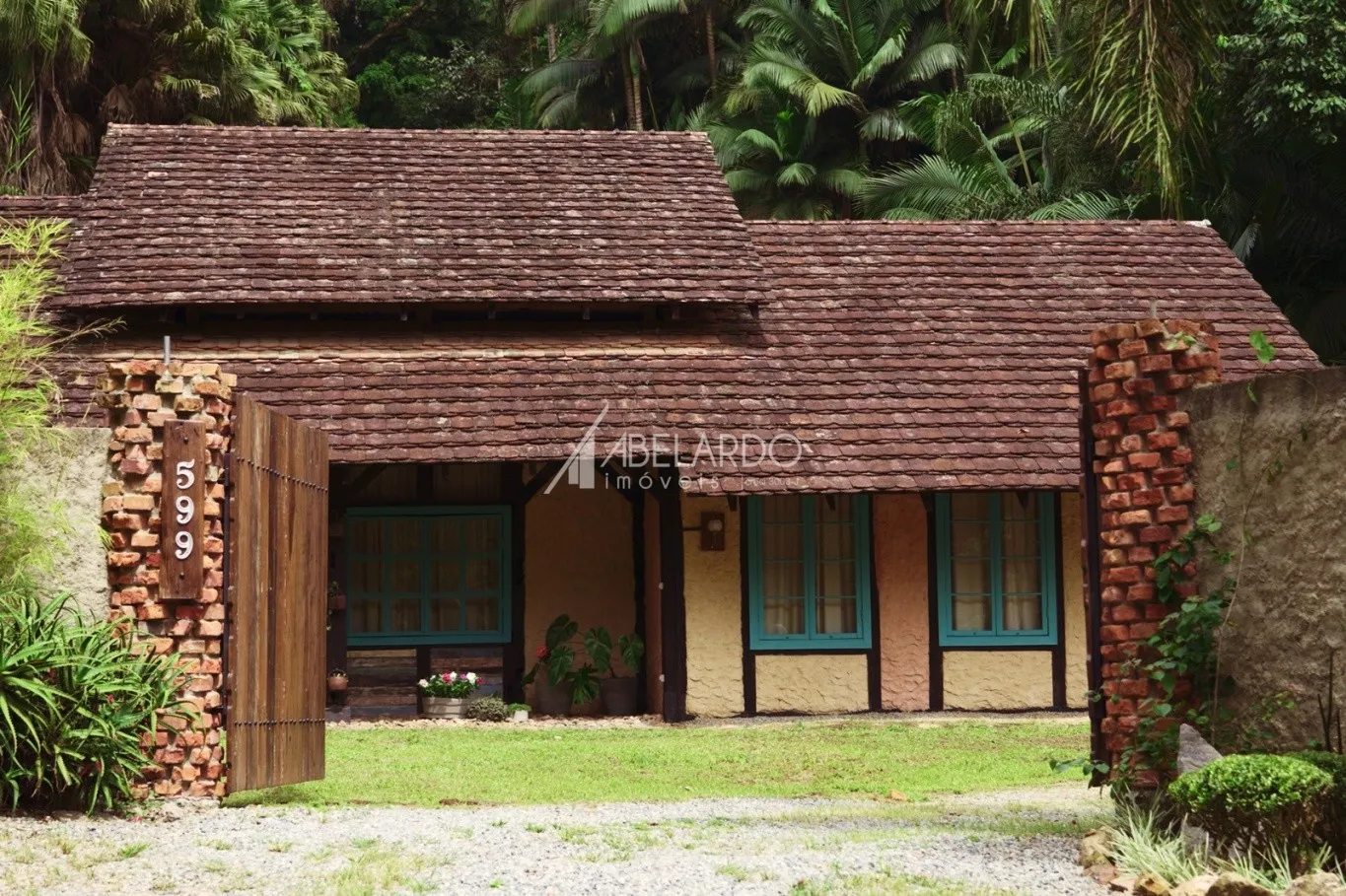 Cada espaço foi cuidadosamente mobiliado e equipado, garantindo uma estadia tranquila e sem preocupações. Seja para morar, passar as férias ou como um investimento de aluguel - mergulhe na natureza sem abrir mão do conforto! - foto 1