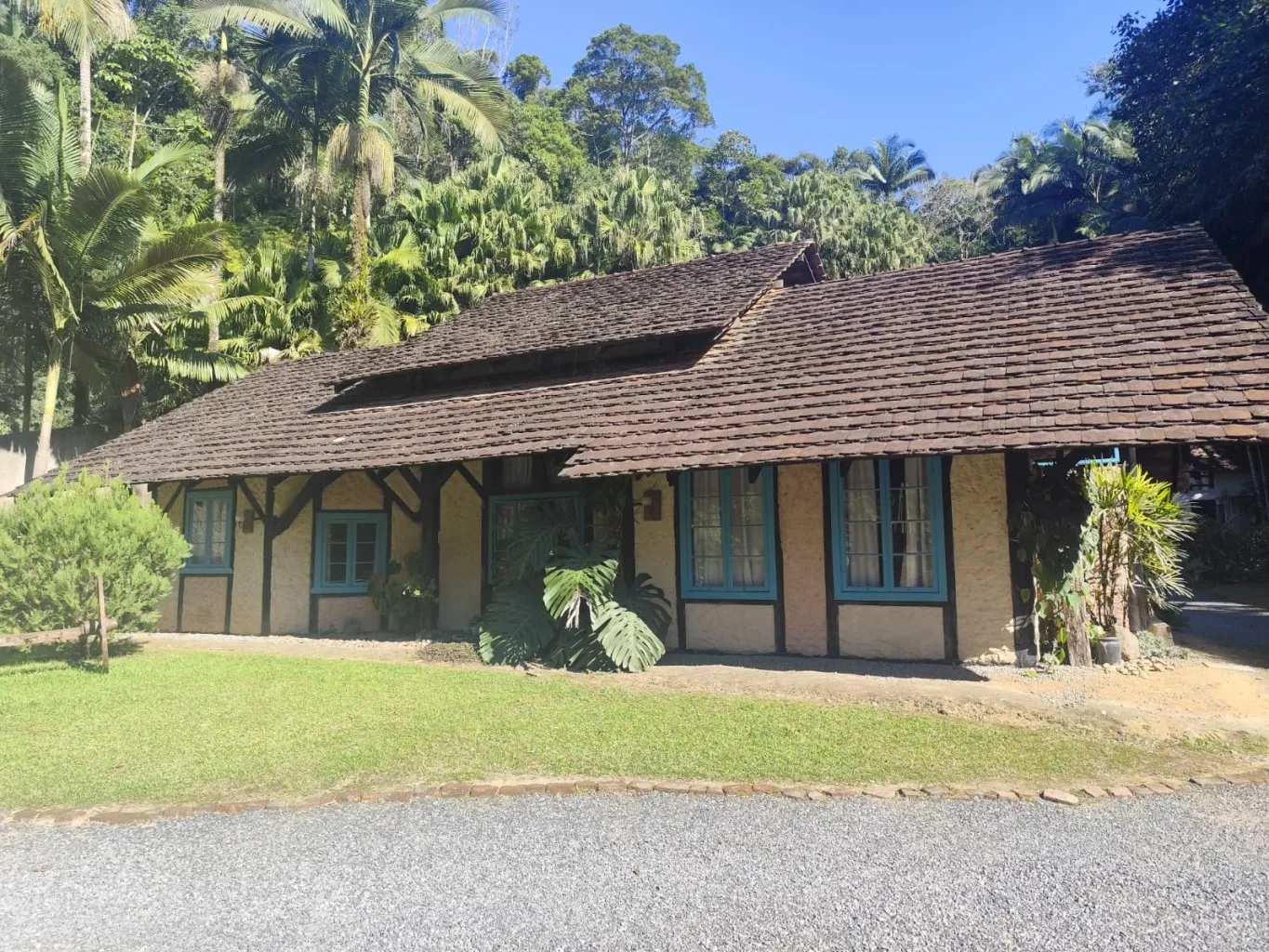 Cada espaço foi cuidadosamente mobiliado e equipado, garantindo uma estadia tranquila e sem preocupações. Seja para morar, passar as férias ou como um investimento de aluguel - mergulhe na natureza sem abrir mão do conforto! - foto 1