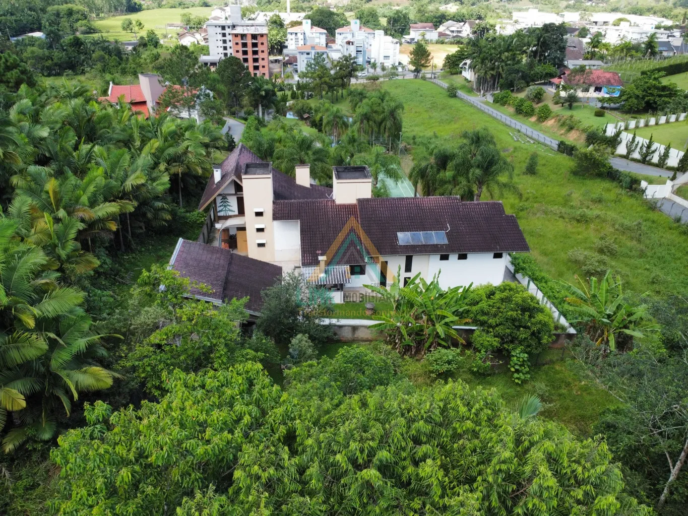 Casa de Alto Padrão na cidade de Pomerode, com 313,23m de área construída e edificada em um terreno com 5.400,00m. — foto 5