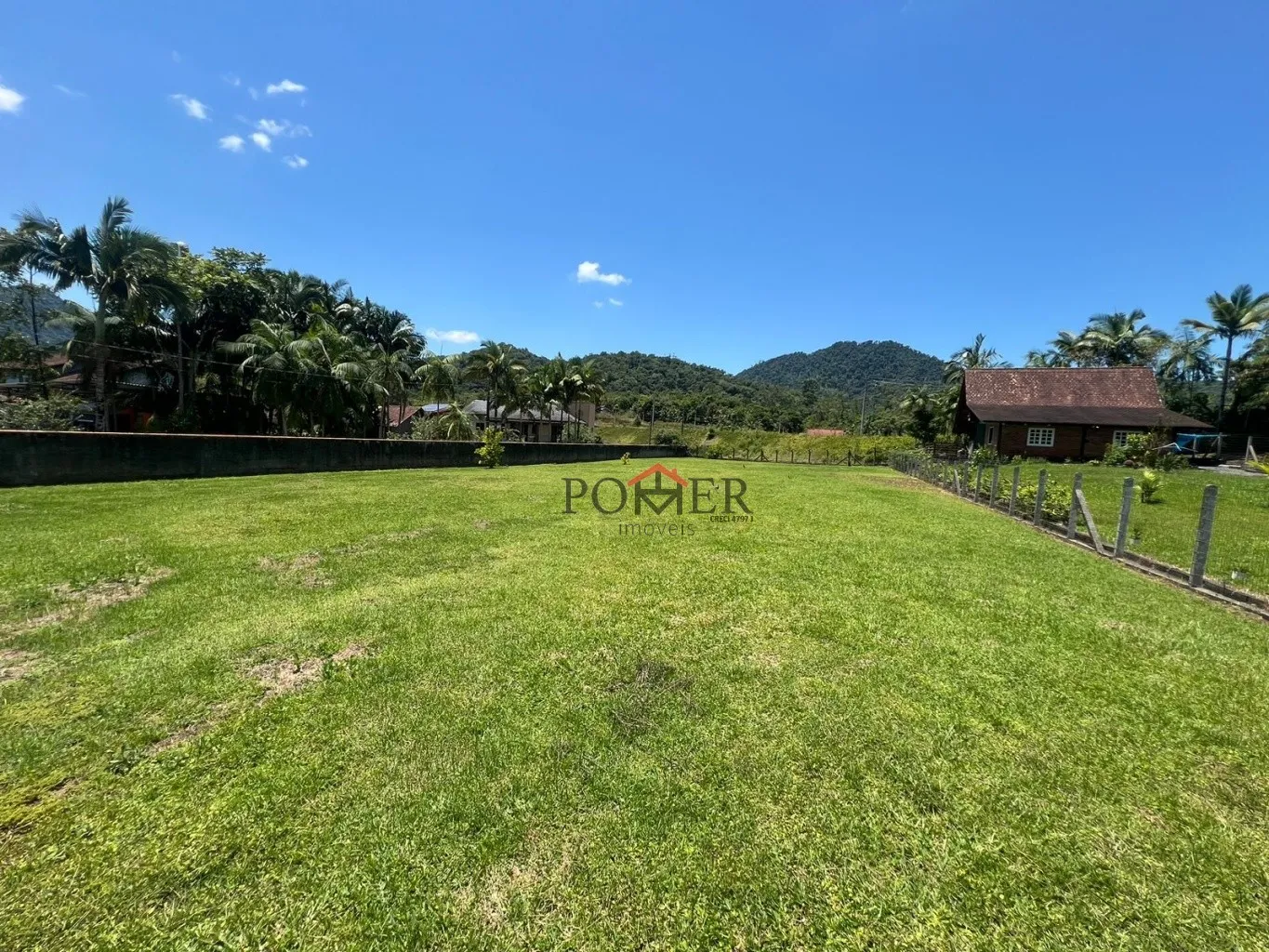 Amplo terreno no Bairro Rega II na cidade de Pomerode com 1.600,00m, fazendo frente em 24,38 metros. - foto 1