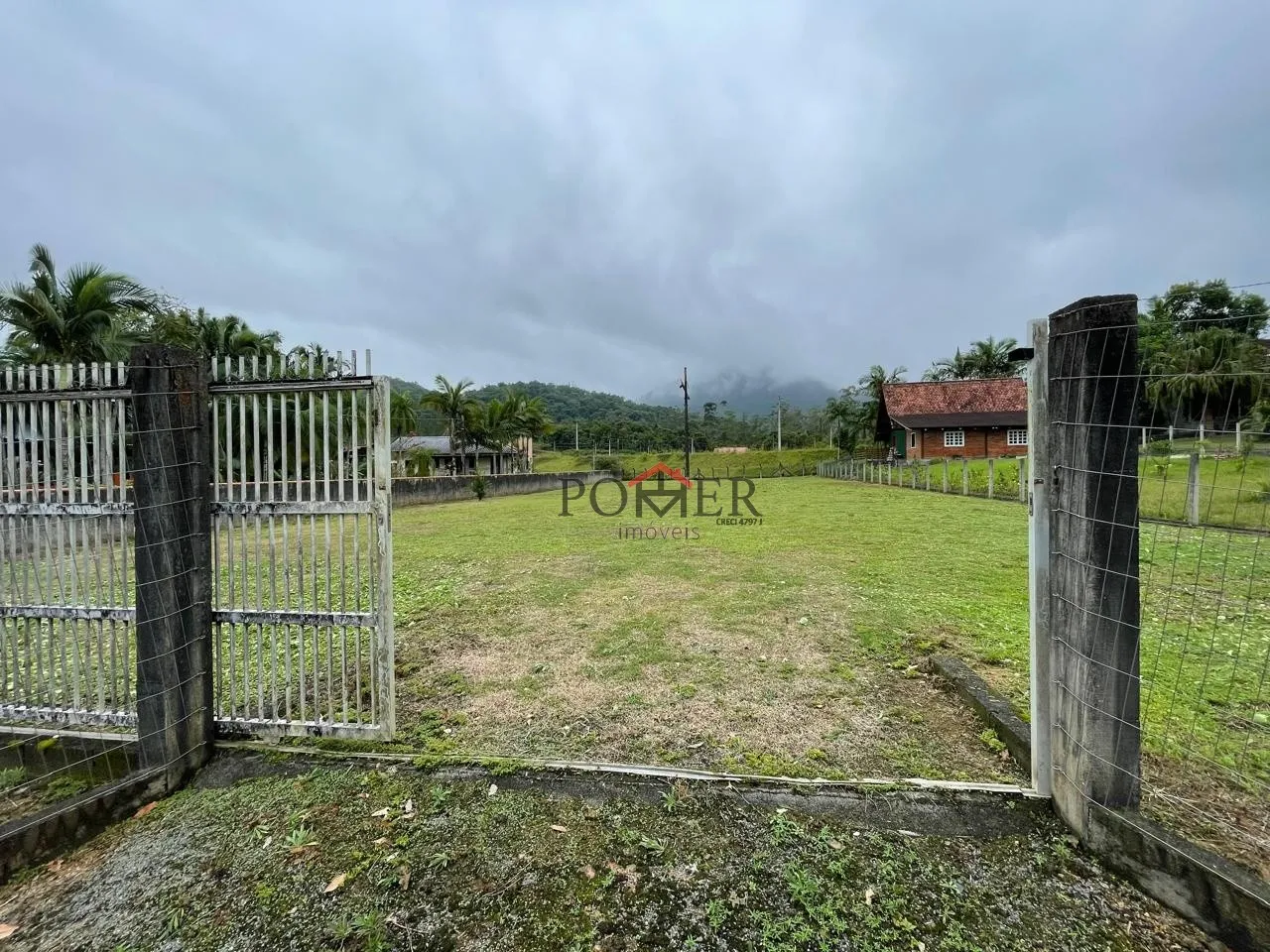 Amplo terreno no Bairro Rega II na cidade de Pomerode com 1.600,00m, fazendo frente em 24,38 metros. — foto 3