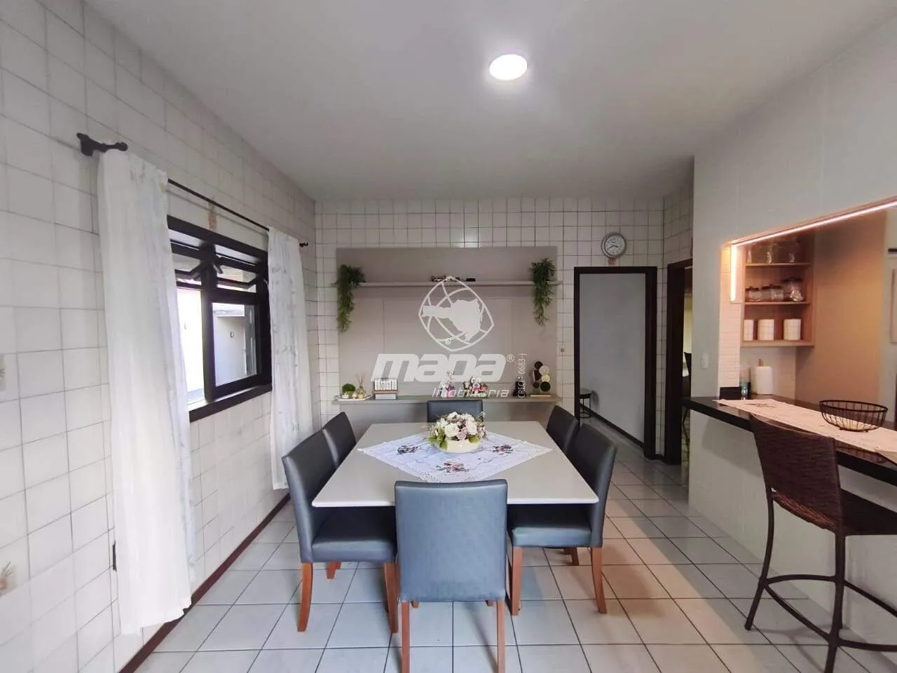 Linda casa de esquina a venda — foto 3