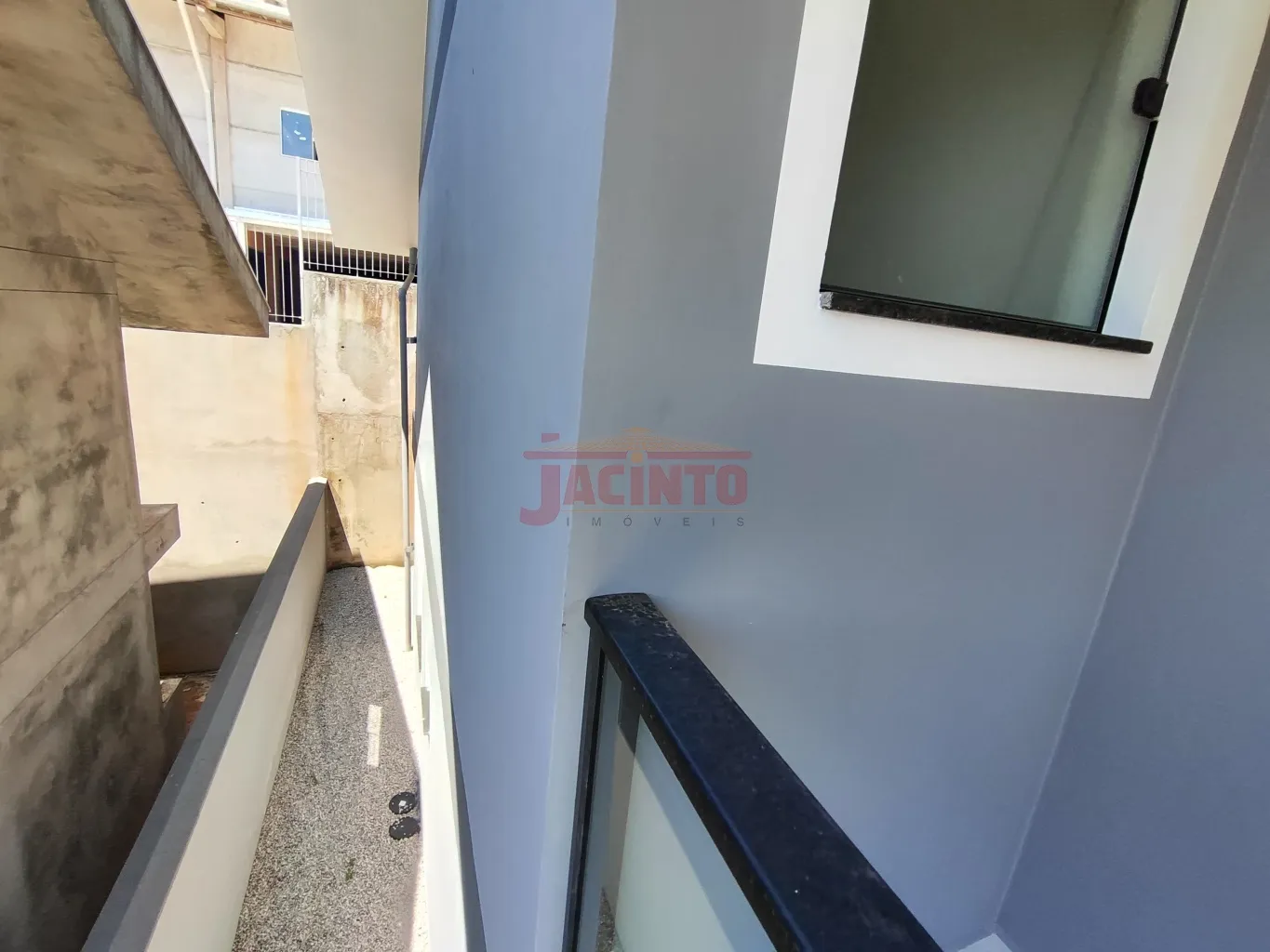 Casa com 3 dormitórios, sendo 1 suíte, em condomínio fechado, no Residencial Golden Tribess, no bairro Tribess, com garagem para 2 carros, lavabo, área de serviço, sala e cozinha integradas. — foto 4