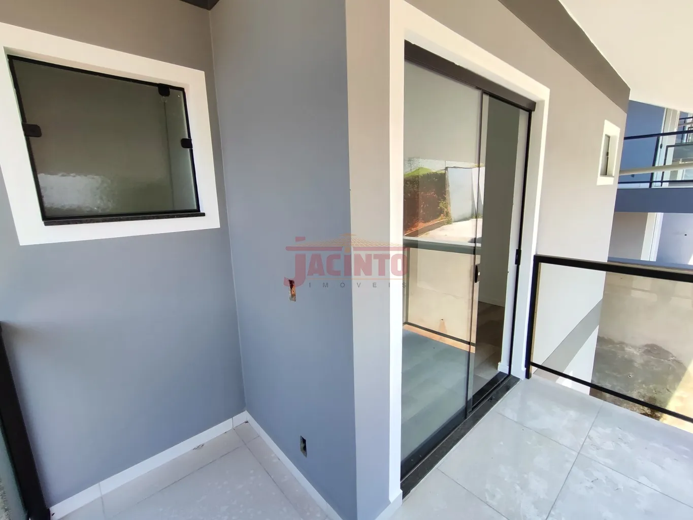 Casa com 3 dormitórios, sendo 1 suíte, em condomínio fechado, no Residencial Golden Tribess, no bairro Tribess, com garagem para 2 carros, lavabo, área de serviço, sala e cozinha integradas. — foto 6