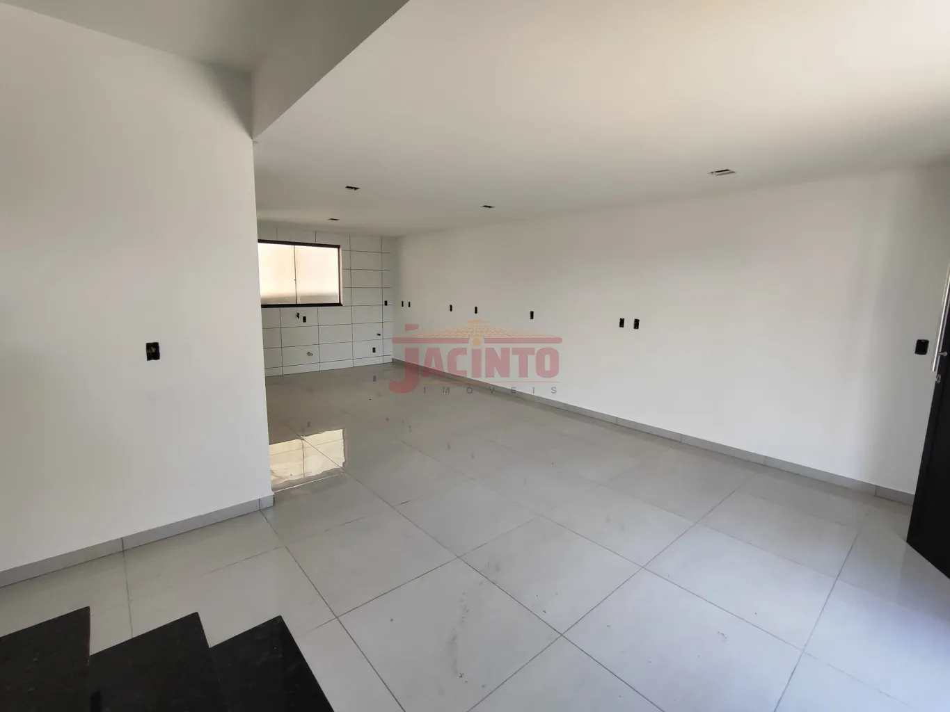 Casa com 3 dormitórios, sendo 1 suíte, em condomínio fechado, no Residencial Golden Tribess, no bairro Tribess, com garagem para 2 carros, lavabo, área de serviço, sala e cozinha integradas. — foto 4