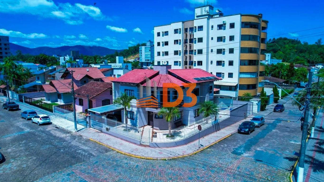 Ampla casa com piscina em Indaial/SC - foto 1