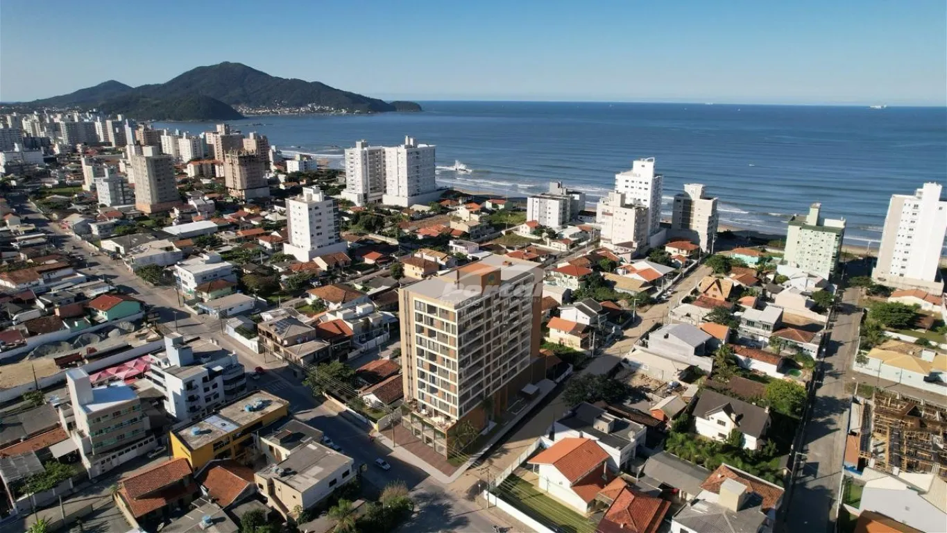 Apartamento na quadra do mar, 2 suítes, área de lazer completa no Bairro Gravatá em Navegantes SC - foto 1