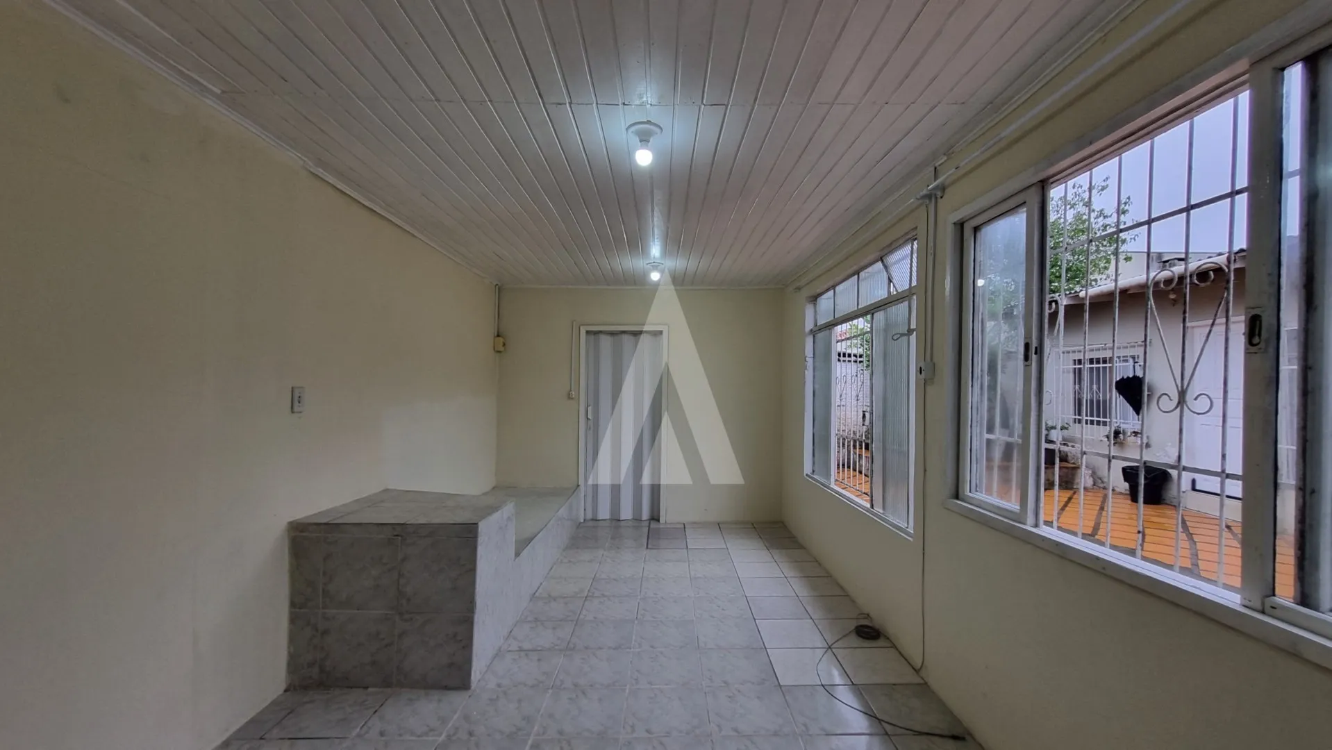 Casa Residencial lateral com 36m e 1 quarto localizado no bairro Guanabara. — foto 3
