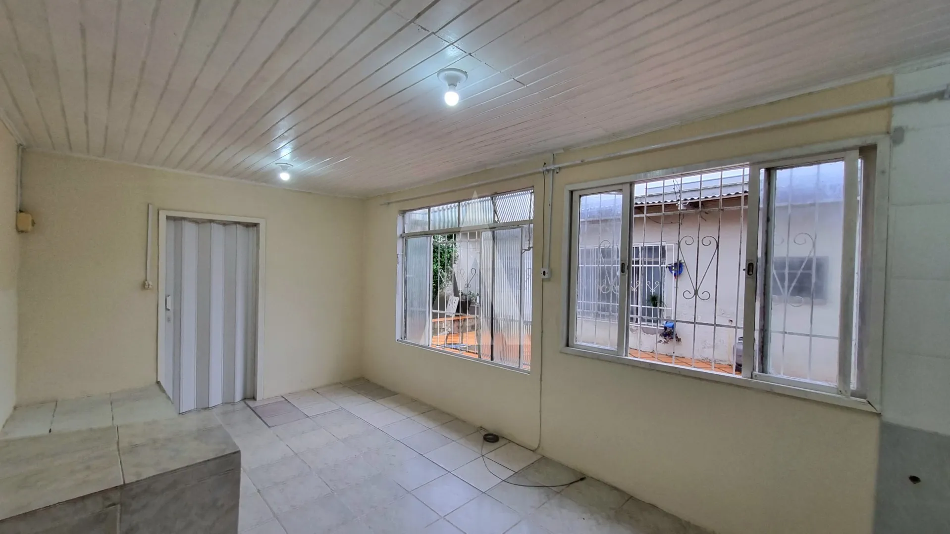 Casa Residencial lateral com 36m e 1 quarto localizado no bairro Guanabara. — foto 4
