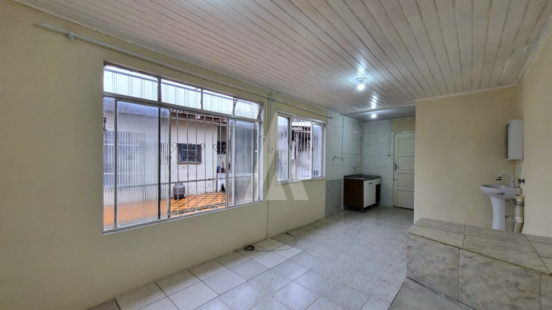 Casa Residencial lateral com 36m e 1 quarto localizado no bairro Guanabara. — foto 7