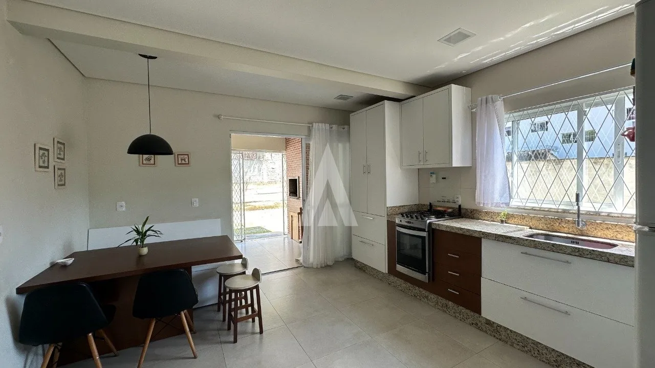 Sobrado Geminado com 1 suíte(s) mais 2 quarto(s) à venda no bairro Saguaçu em Joinville, por R$ 780.000.00. — foto 2