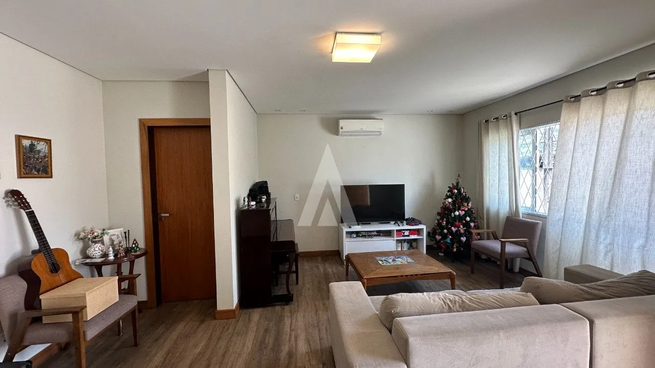 Sobrado Geminado com 1 suíte(s) mais 2 quarto(s) à venda no bairro Saguaçu em Joinville, por R$ 780.000.00. — foto 3