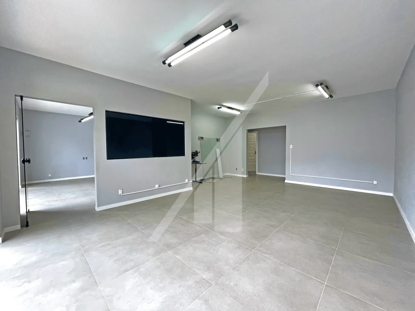 Sala comercial localizado no bairro Velha em uma das vias mais movimentadas de Blumenau. — foto 3