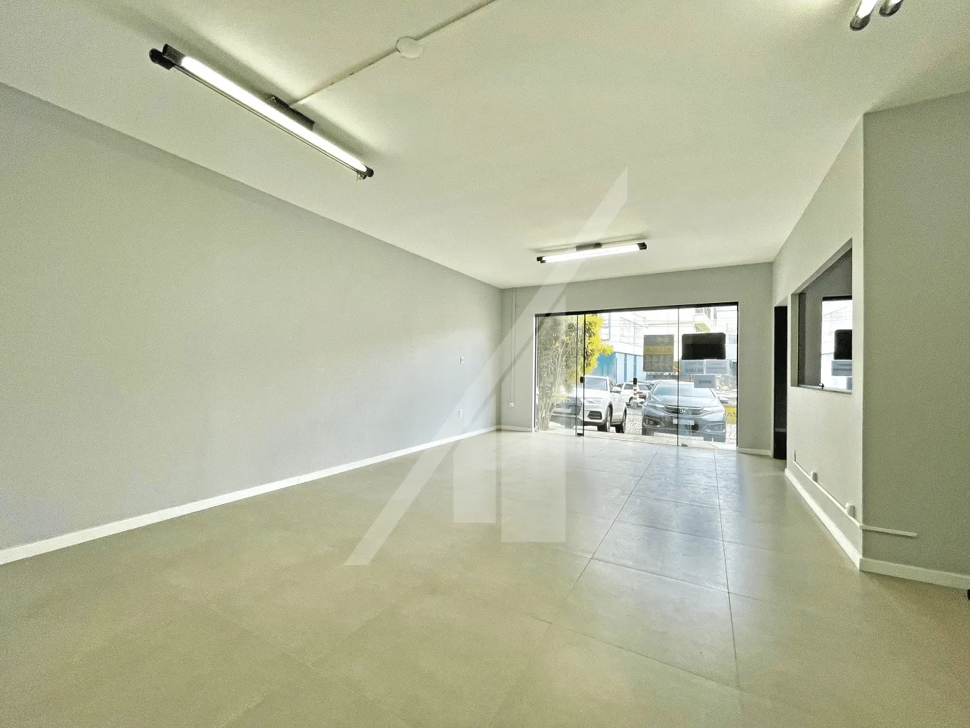 Sala comercial localizado no bairro Velha em uma das vias mais movimentadas de Blumenau. — foto 5