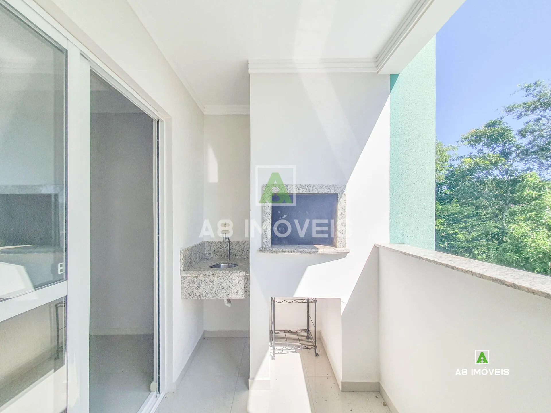 APARTAMENTO COM DOIS QUARTOS SENDO UMA SUÍTE BAIRRO AGUA VERDE SEMI MOBILIADO — foto 4