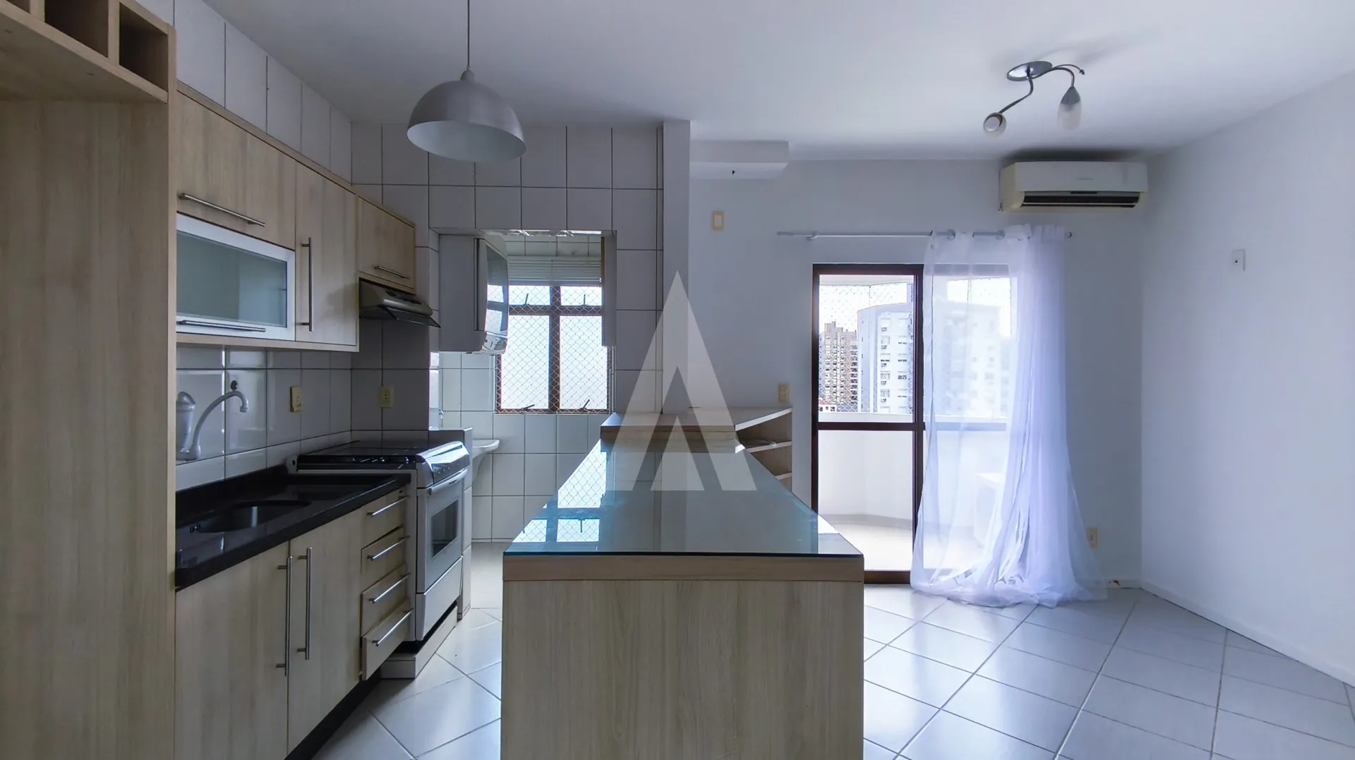 Apartamento com 02 quartos e cozinha com armários no bairro Bucarein — foto 3