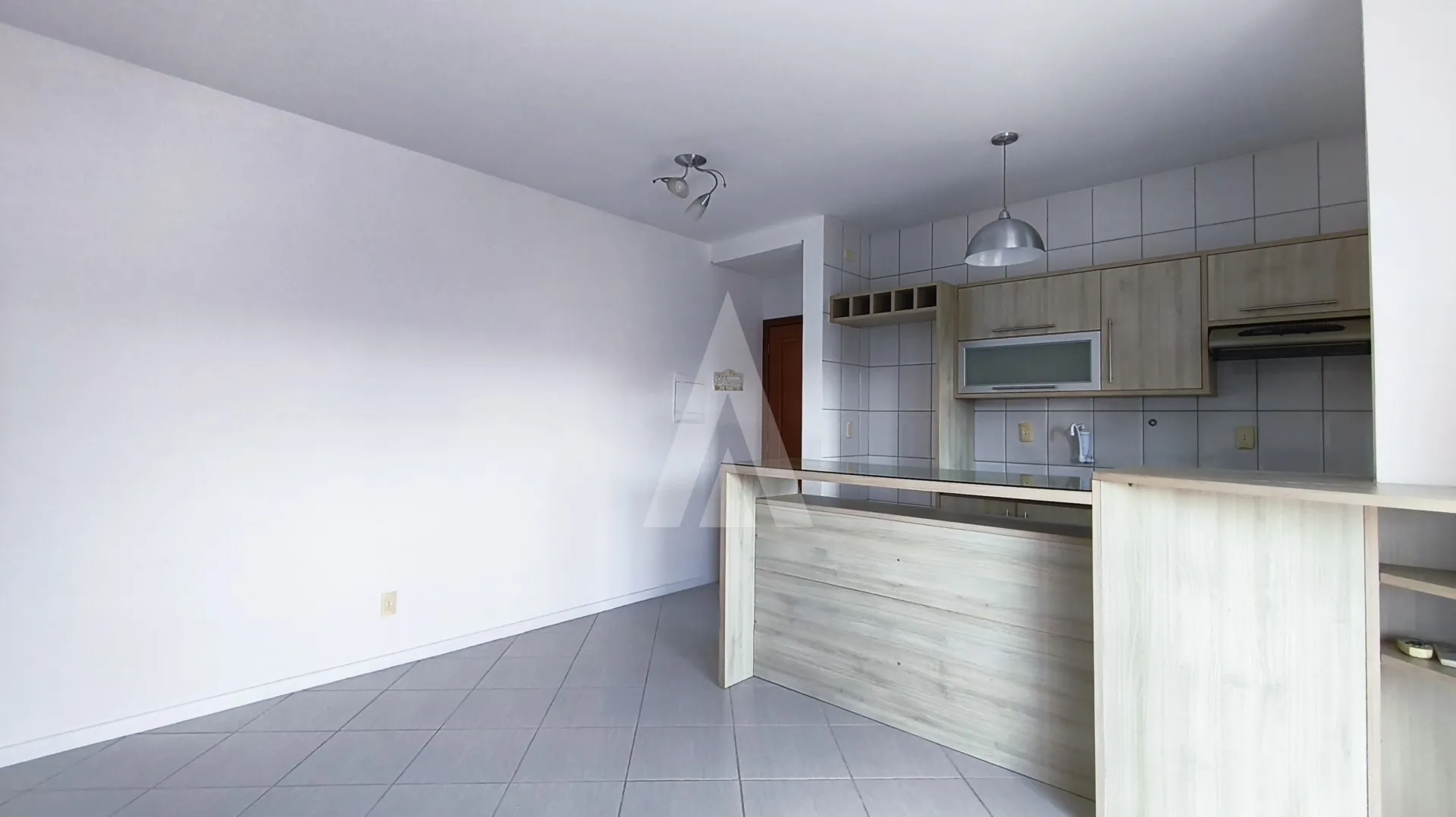 Apartamento com 02 quartos e cozinha com armários no bairro Bucarein — foto 4