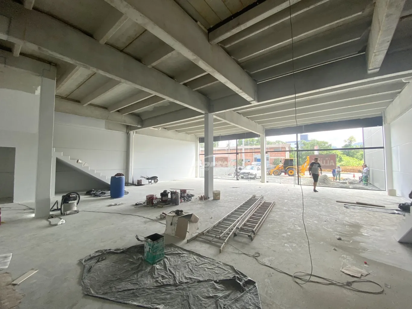 Se você está a procura de um local para instalar o seu negocio, este é o lugar certo! Loja comercial, localizada na Rua Gustavo Zimmermann, no bairro Itoupava Central, o maior bairro de Blumenau, com maior potencial de expansão e em constante crescimento. — foto 4
