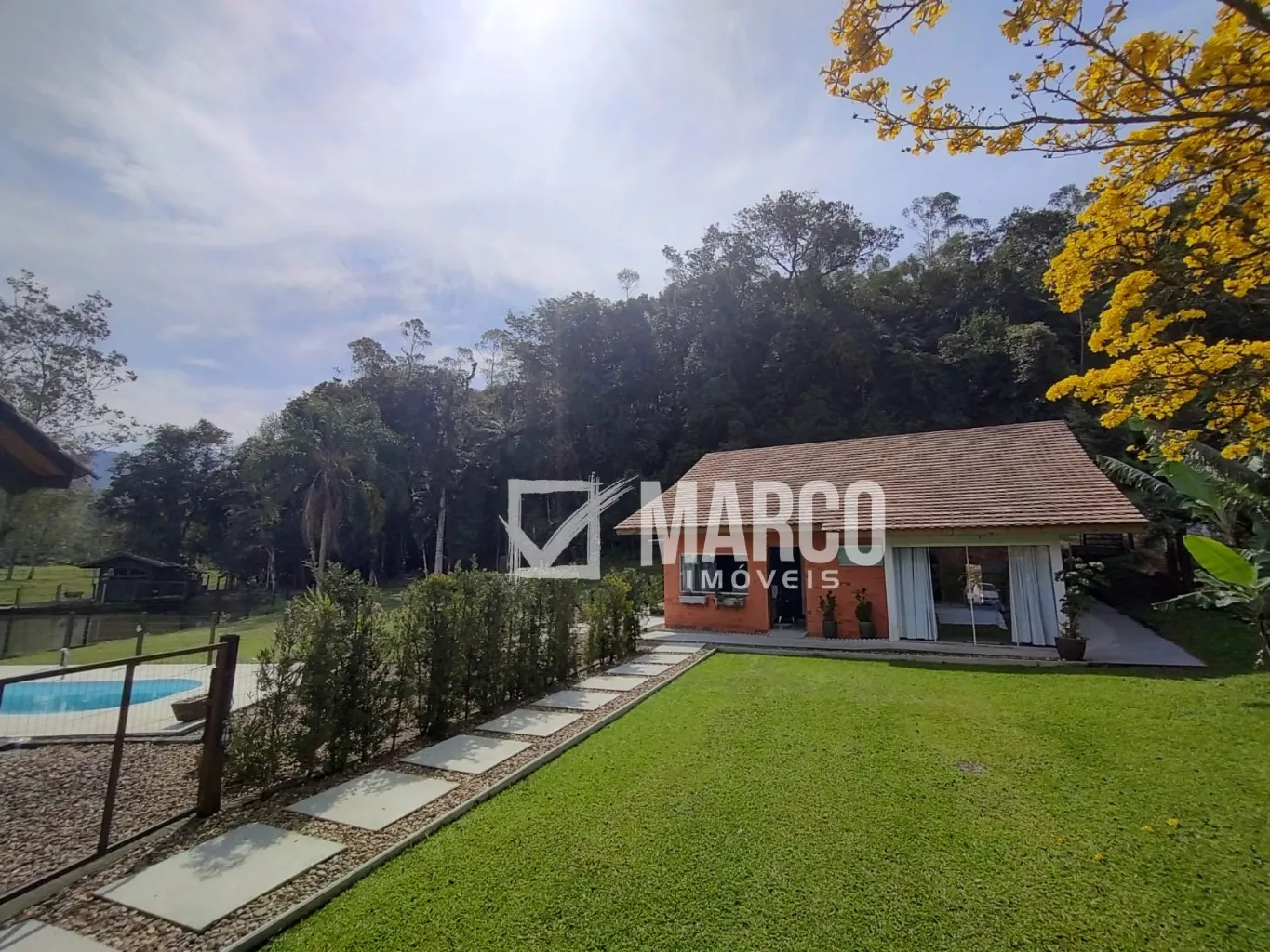 Oásis à beira da lagoa: Oportunidade única de investimento e lazer em Testo Alto - foto 1