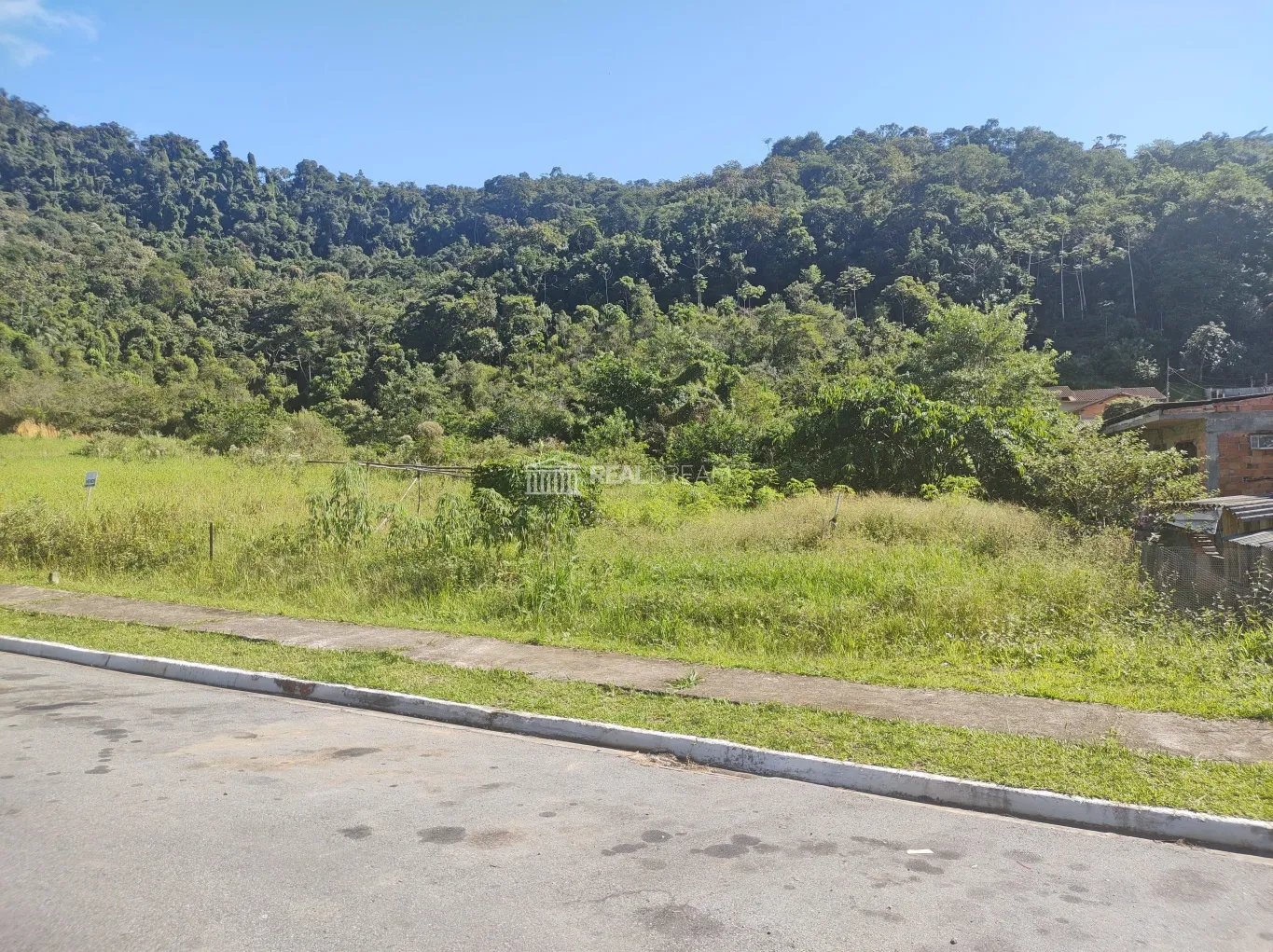 Terreno (ZR1) com 397,31m, fazendo frente em 18,71m com a rua, na Velha Central — foto 2