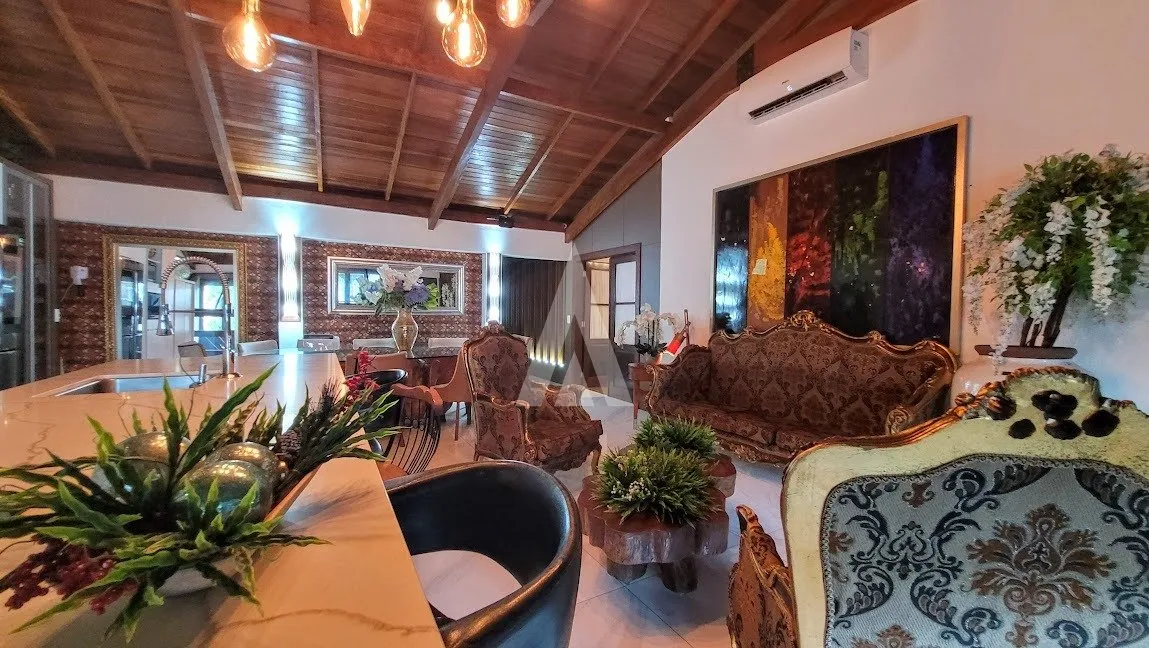 Sobrado com 2 suíte(s) mais 2 quarto(s) à venda no bairro Centro em São Francisco Do Sul, por R$ 3.990.000.00. - foto 1