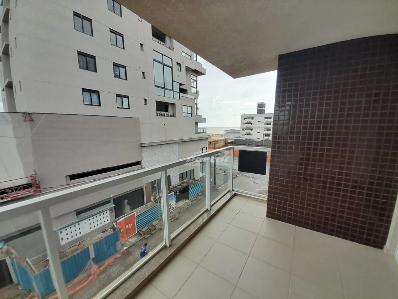 Excelente Apartamento a 100 metros da praia, bairro Itacolomi em Piçarras SC. 3 quartos sendo 1 suite - foto 1
