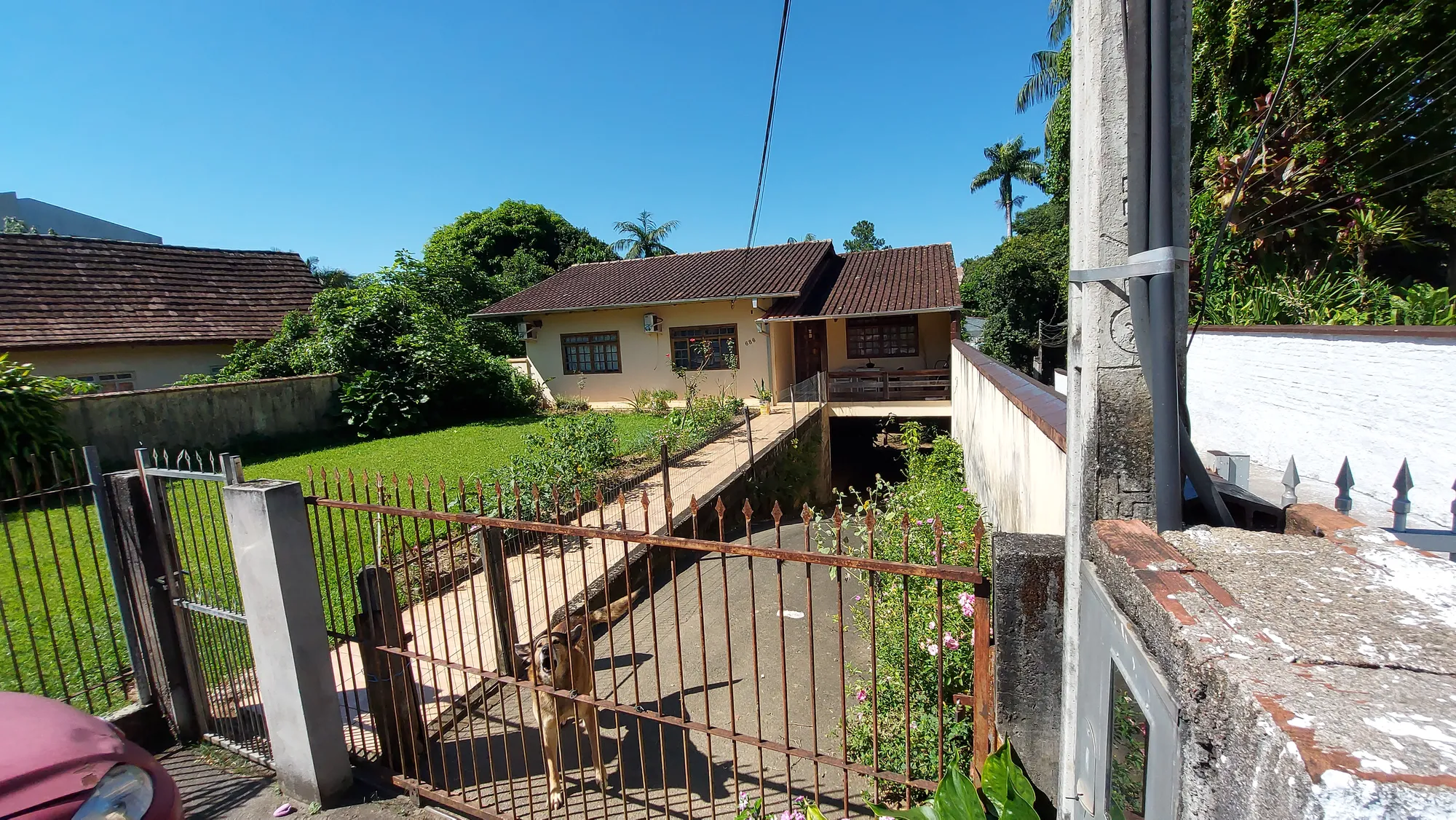 Casa Residencial Frente para Rua Comercial. — foto 2