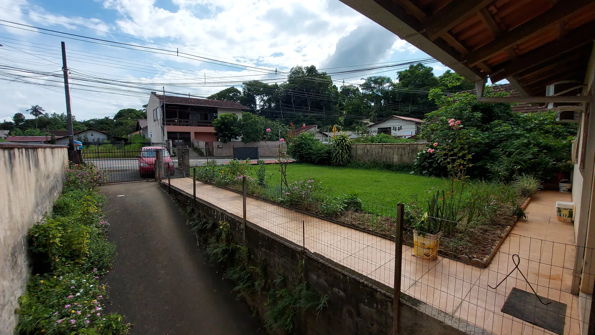 Casa Residencial Frente para Rua Comercial. — foto 5