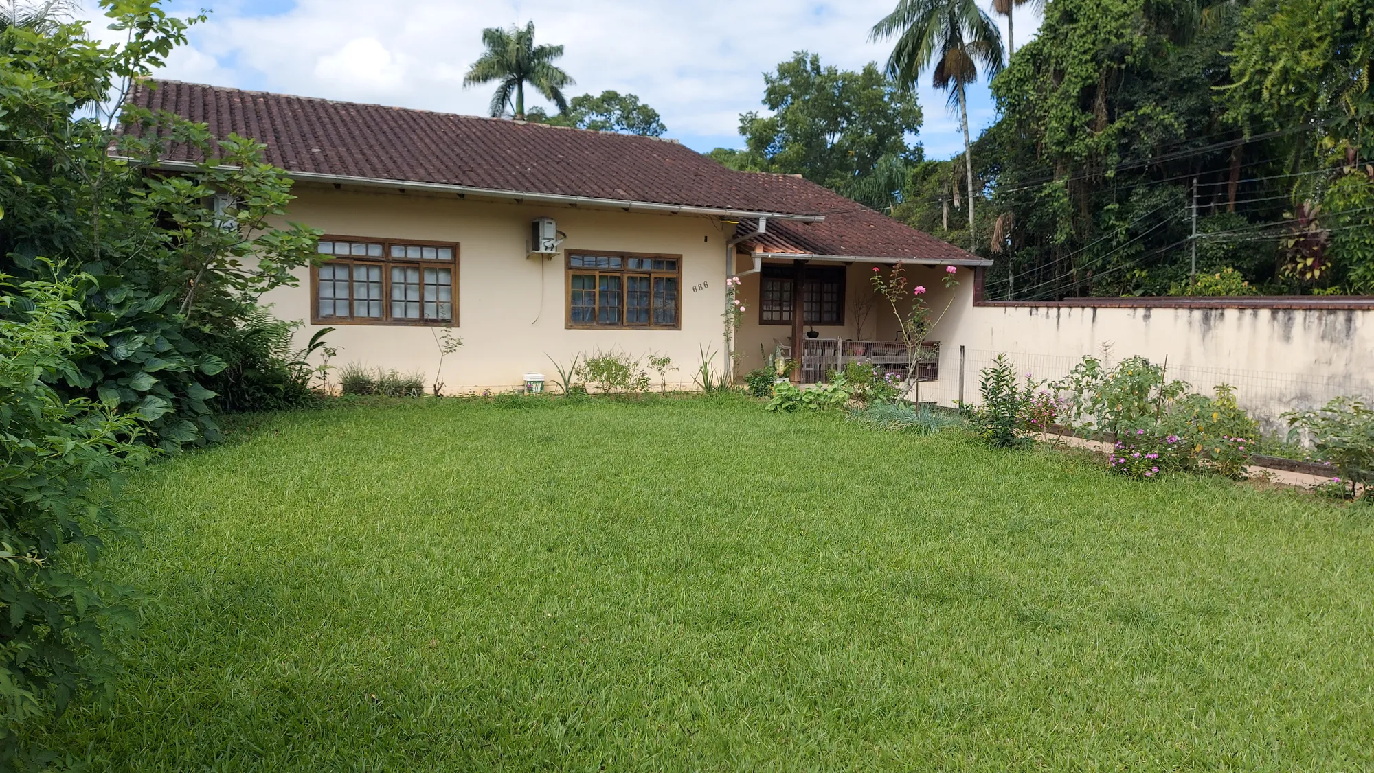 Casa Residencial Frente para Rua Comercial. — foto 4