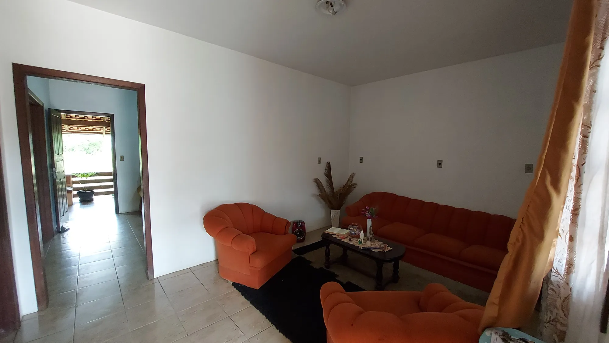 Casa Residencial Frente para Rua Comercial. — foto 6